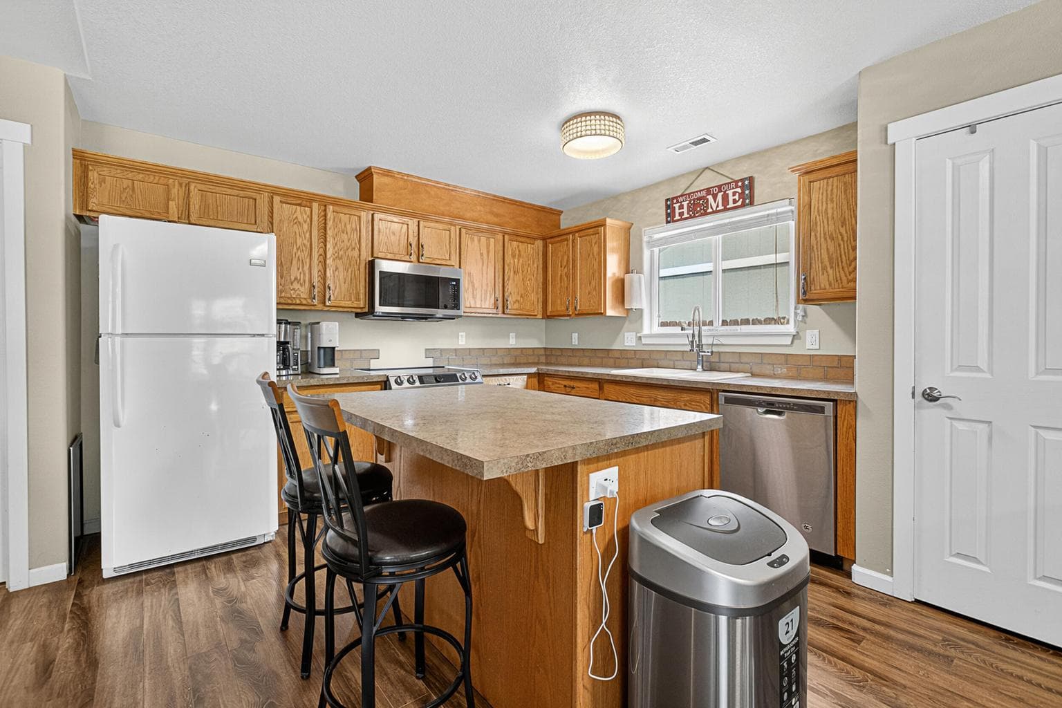 Photo of 2858 SW Deschutes Drive 19 of 39