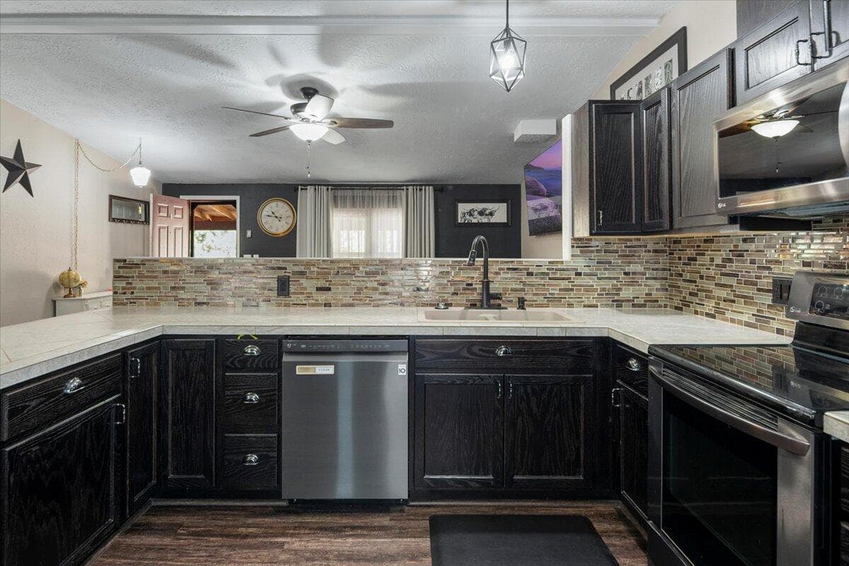 Photo of 60326 Hiawatha Lane 23 of 57