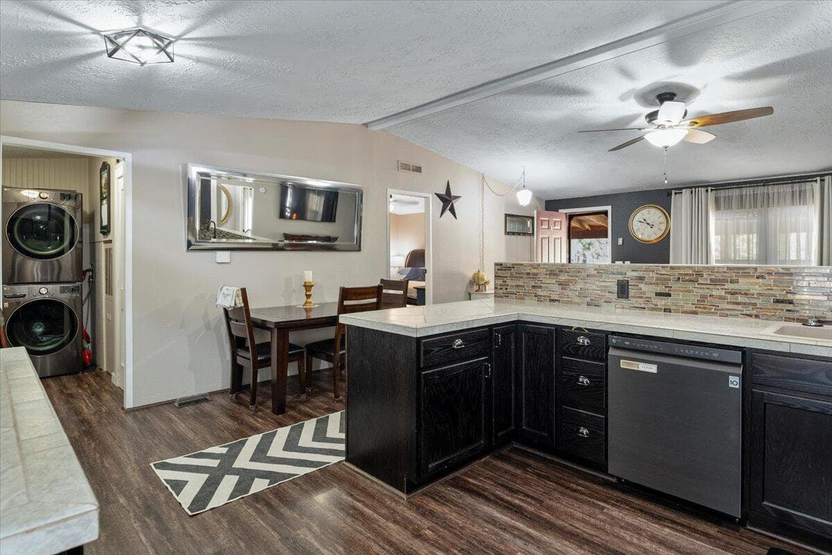 Photo of 60326 Hiawatha Lane 25 of 57