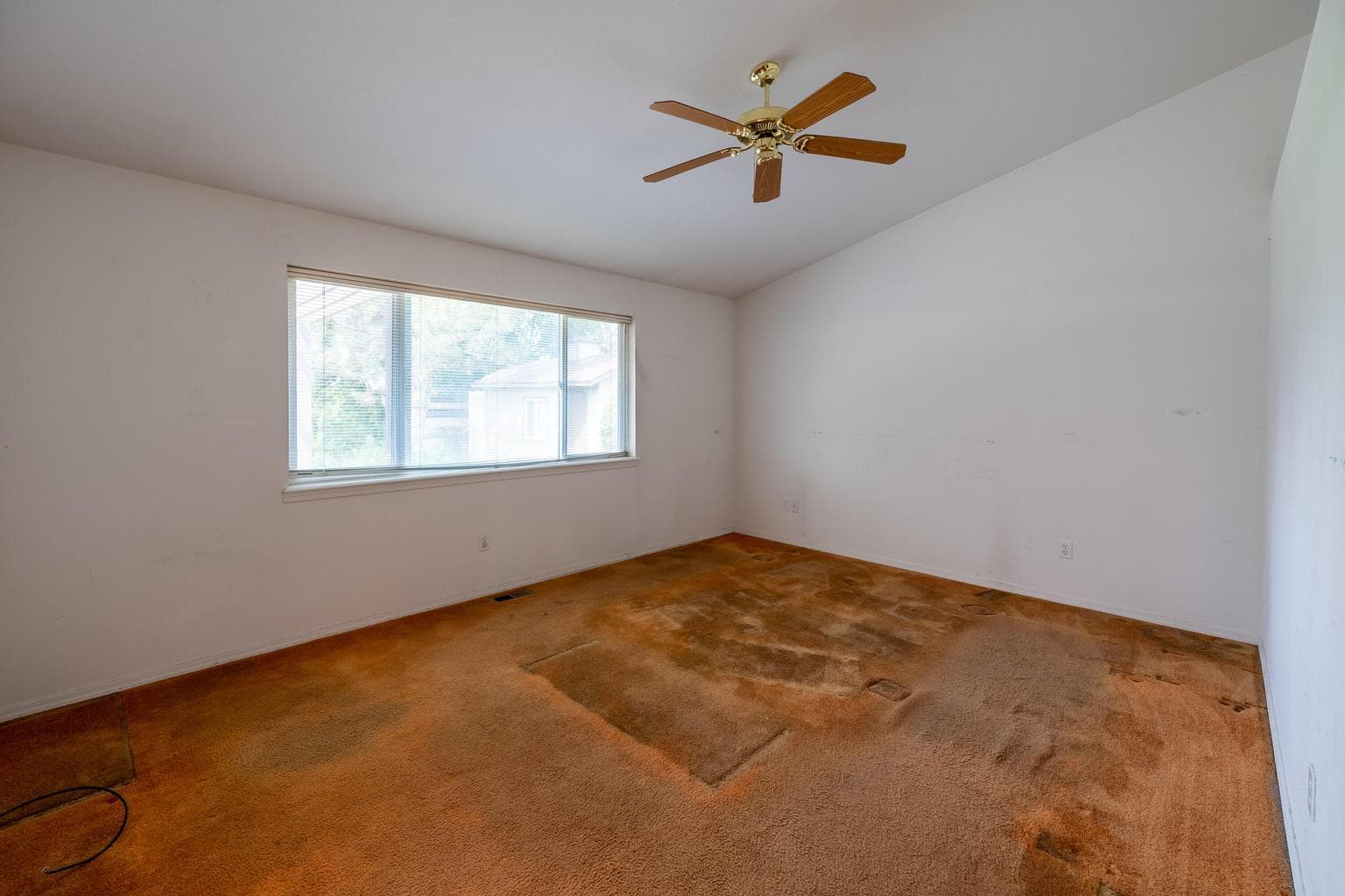 Photo of 857 NW Poplar Avenue 16 of 36