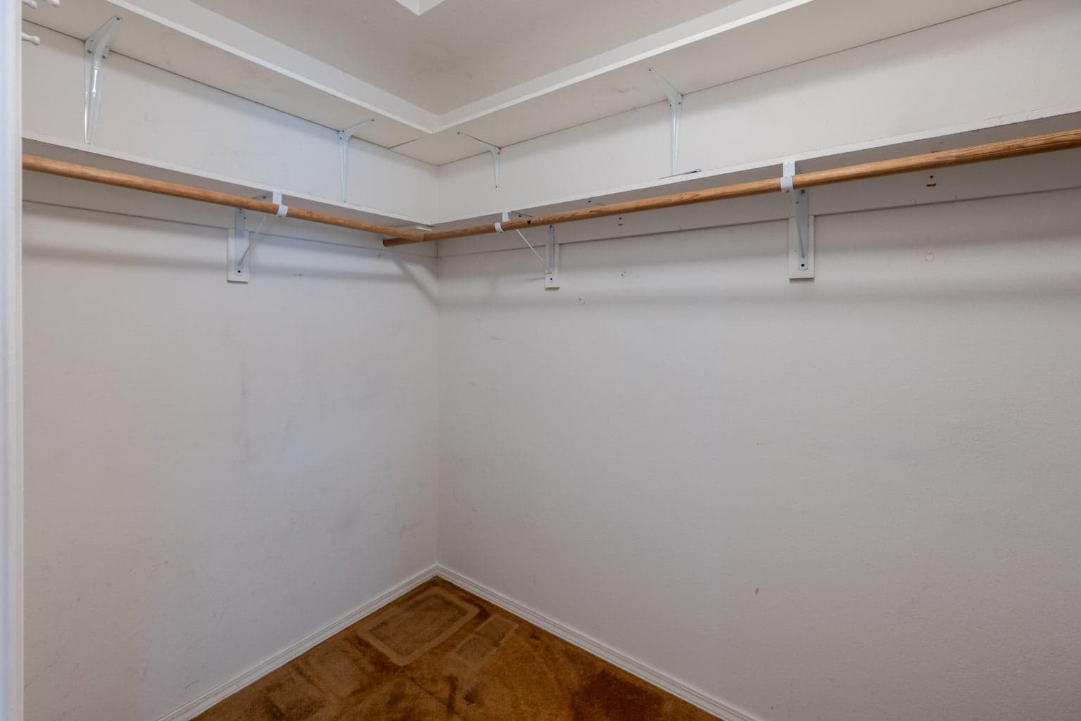 Photo of 857 NW Poplar Avenue 17 of 36