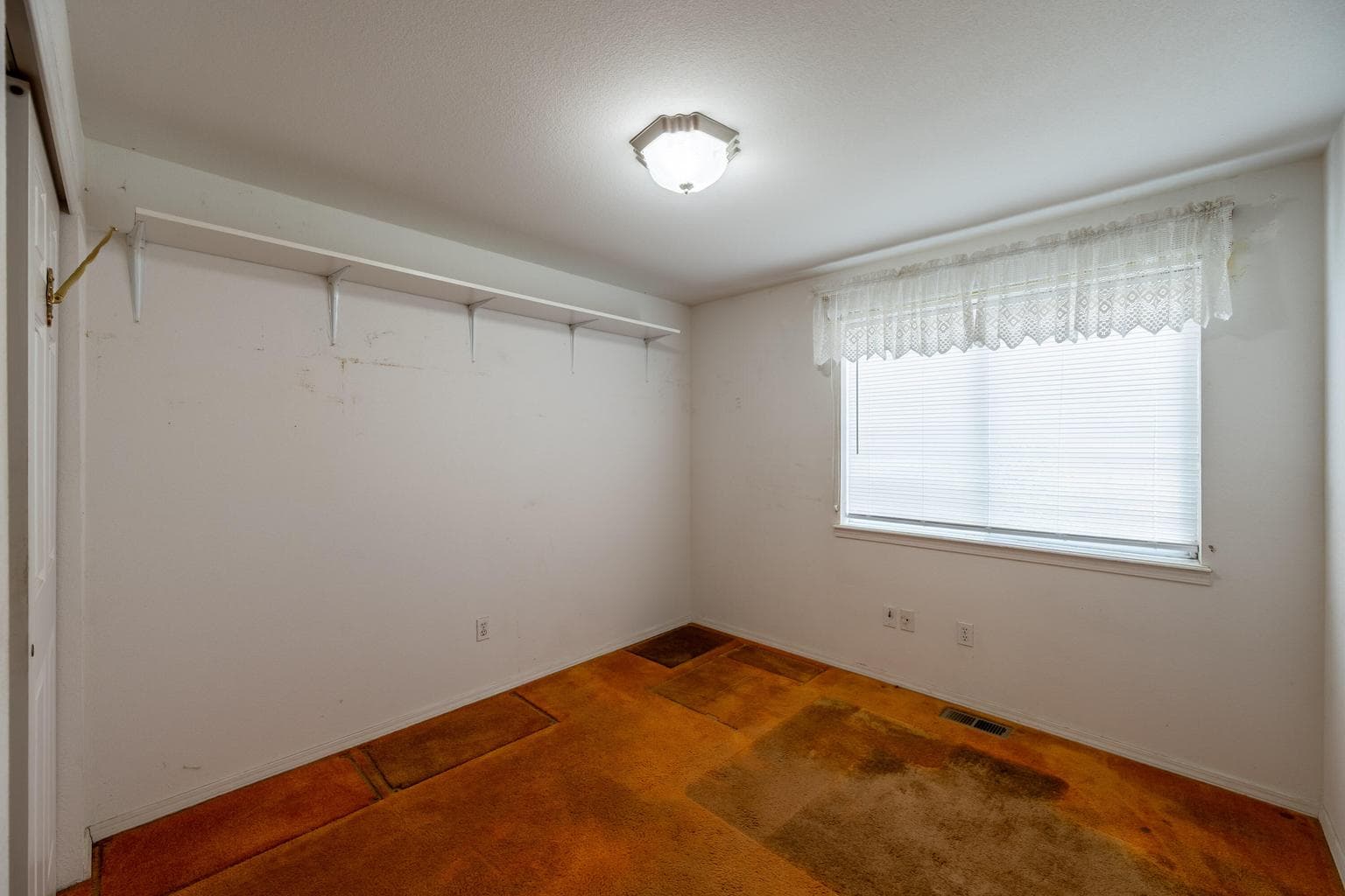 Photo of 857 NW Poplar Avenue 15 of 36