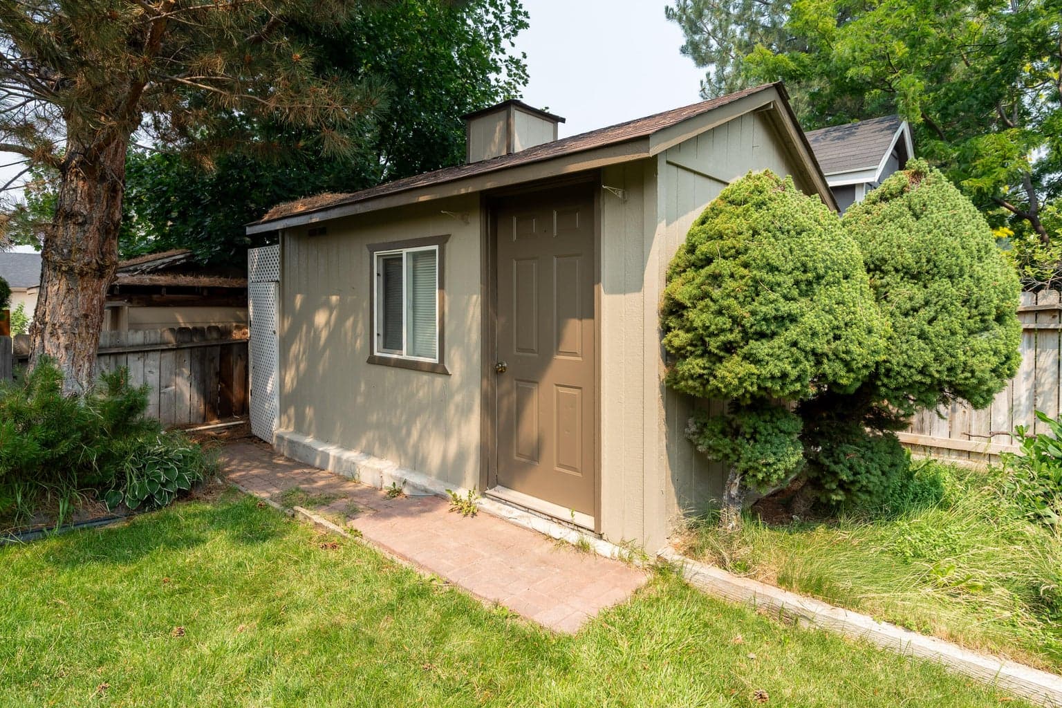 Photo of 857 NW Poplar Avenue 26 of 36