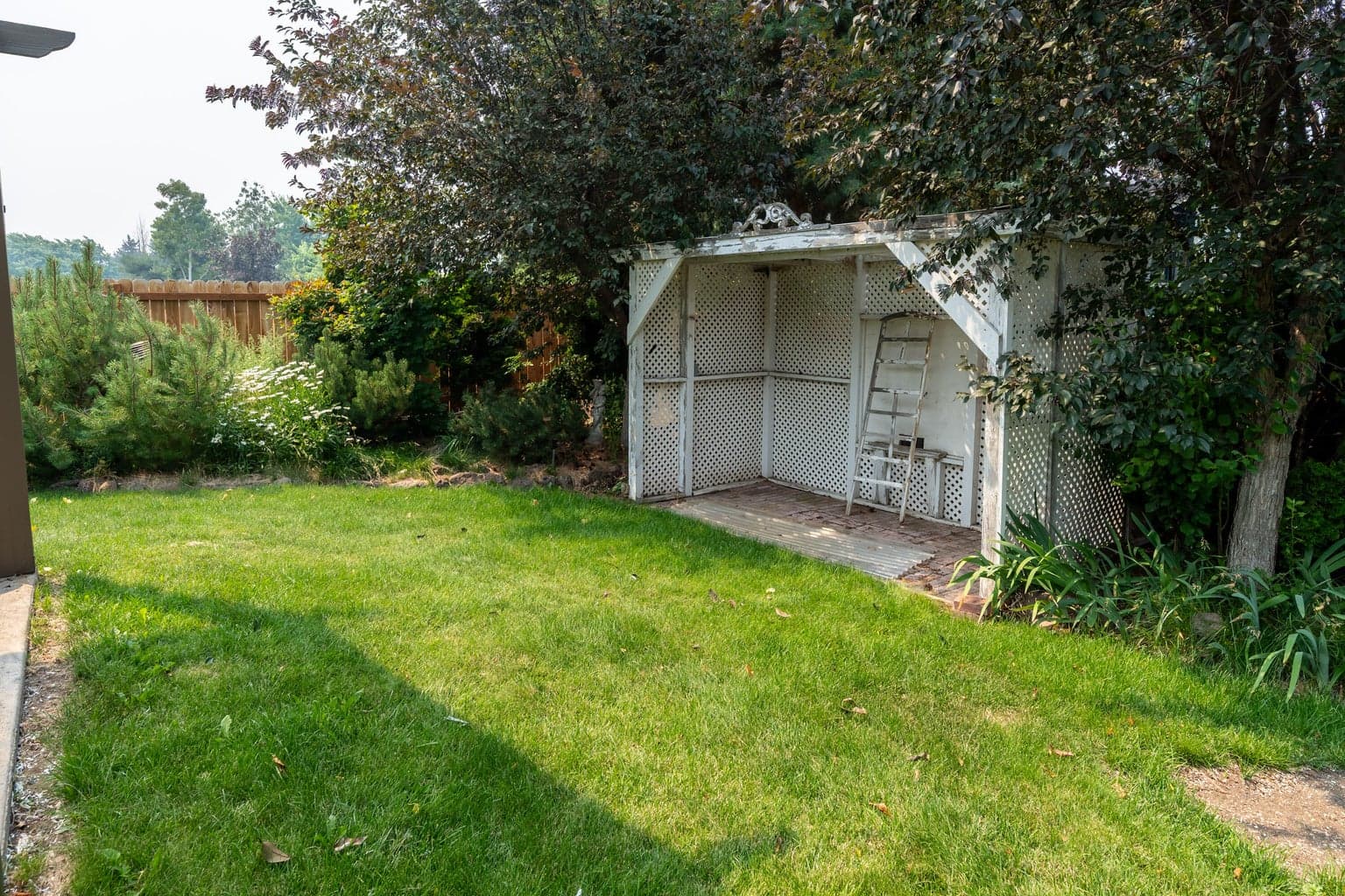 Photo of 857 NW Poplar Avenue 25 of 36