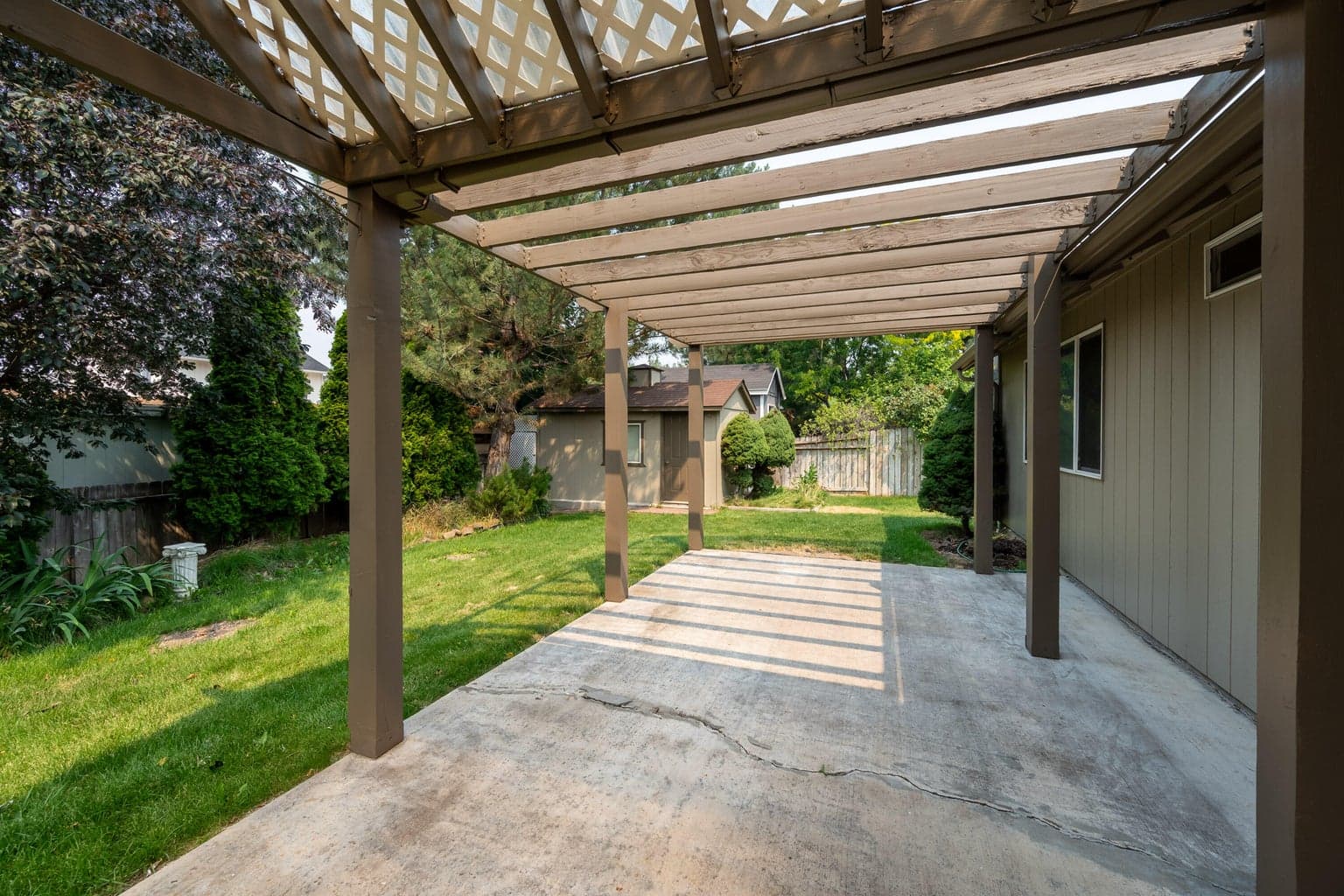 Photo of 857 NW Poplar Avenue 24 of 36