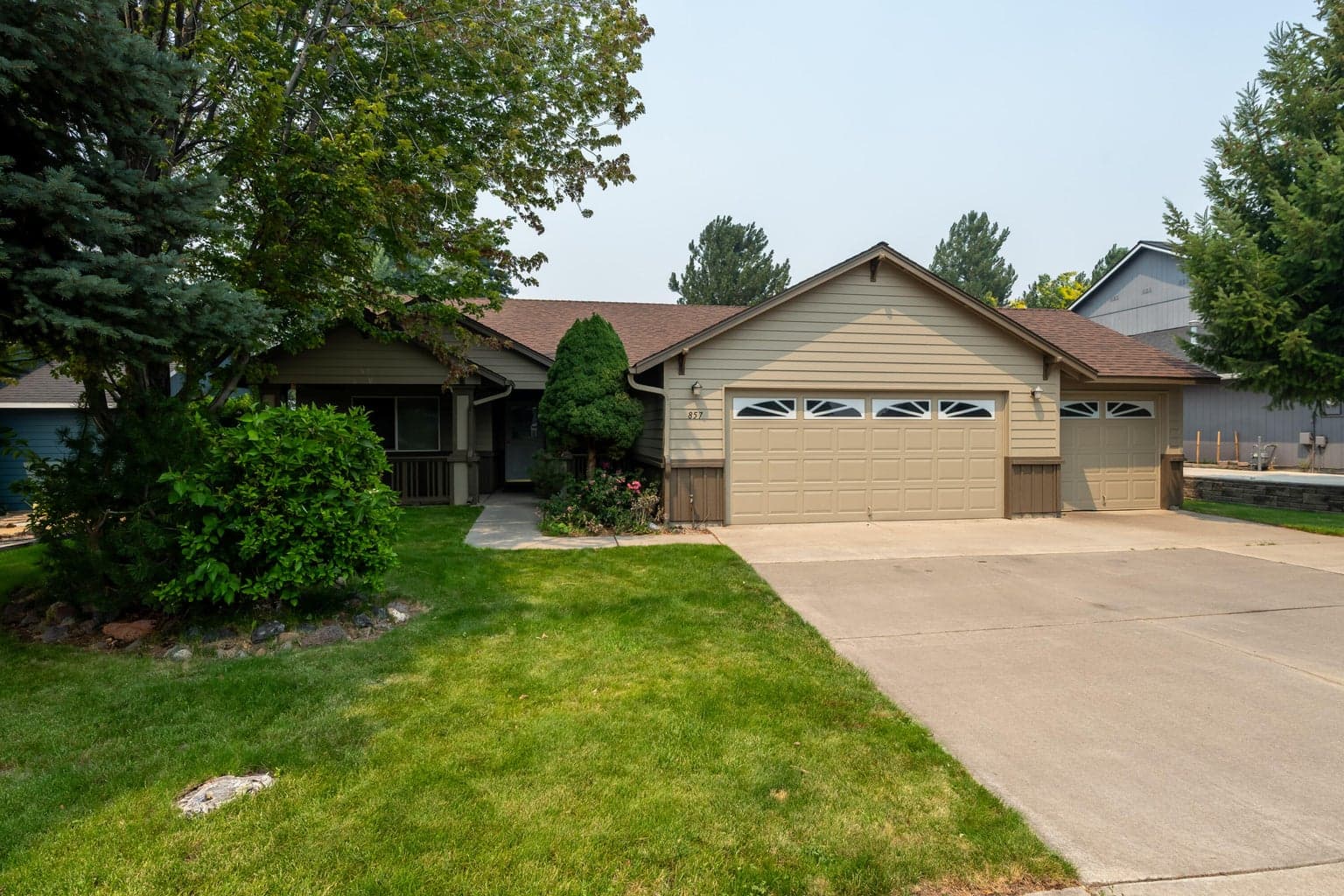 Photo of 857 Poplar 2 of 36