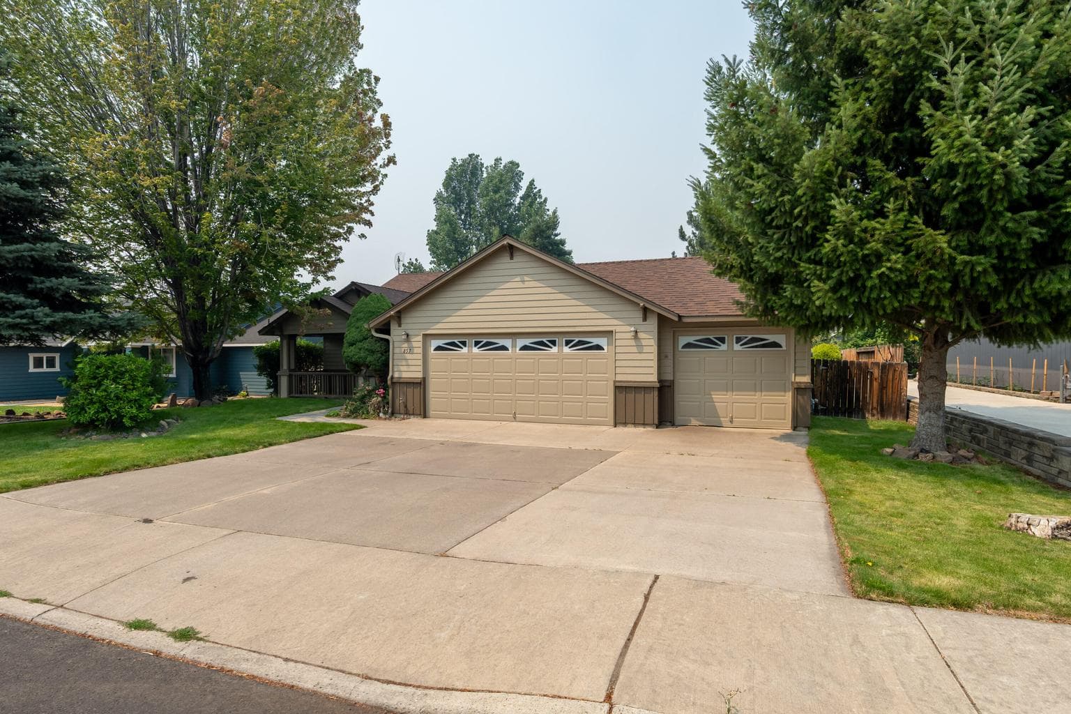 Photo of 857 NW Poplar Avenue 31 of 36
