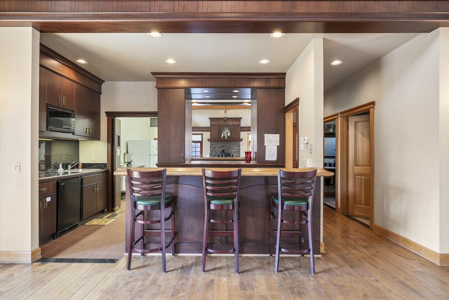 Photo of 891 NE Wiest Way 30 of 33