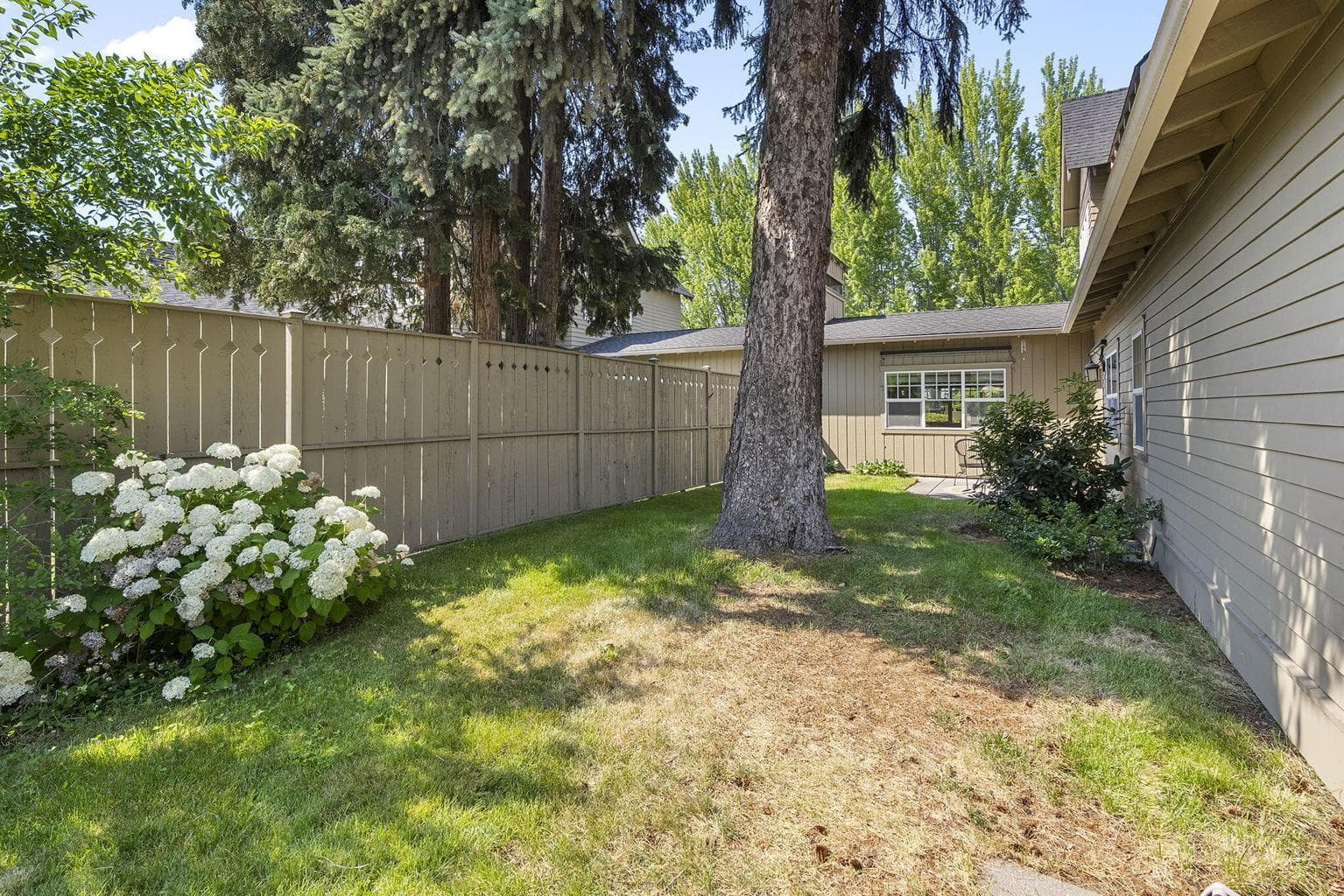 Photo of 891 NE Wiest Way 21 of 33