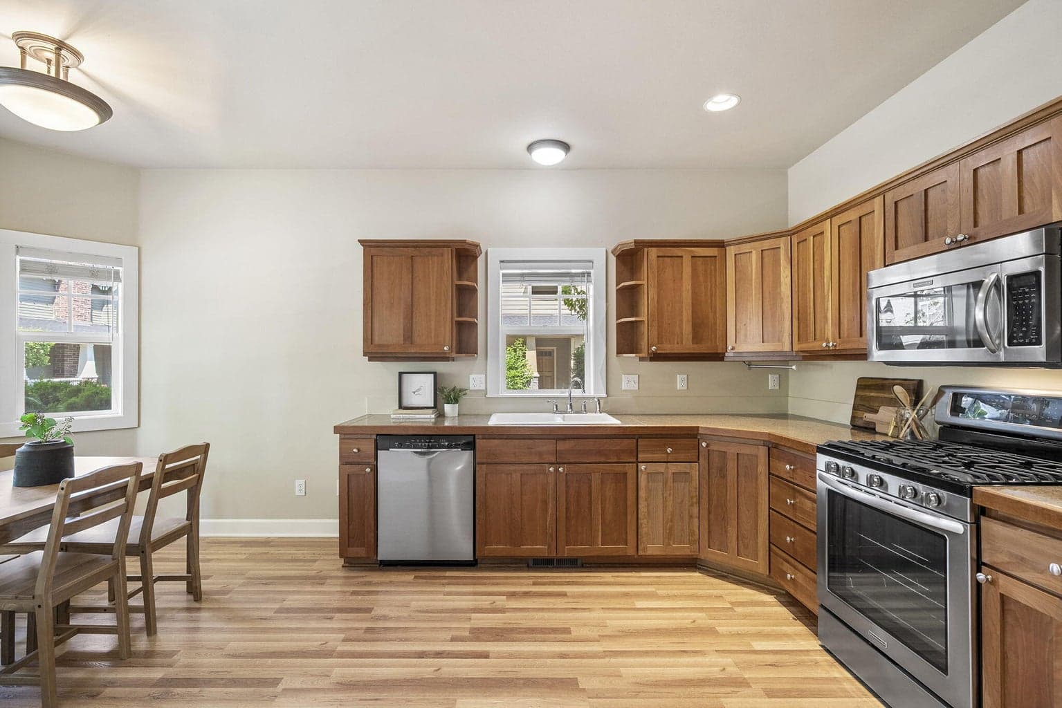 Photo of 891 NE Wiest Way 7 of 33