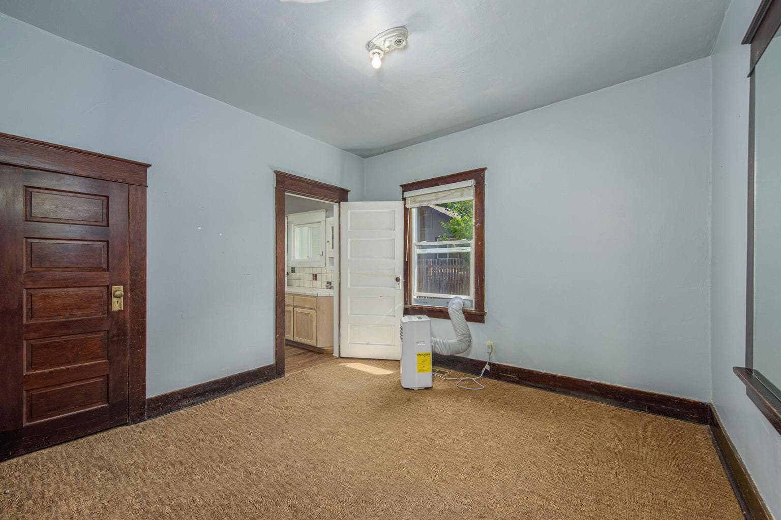Photo of 85 NW Shasta Place 13 of 34