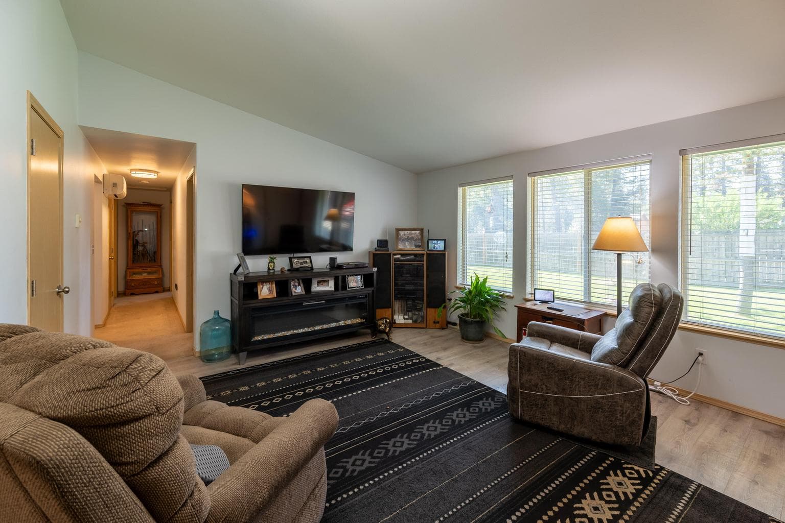 Photo of 15610 Burgess Road 5 of 32