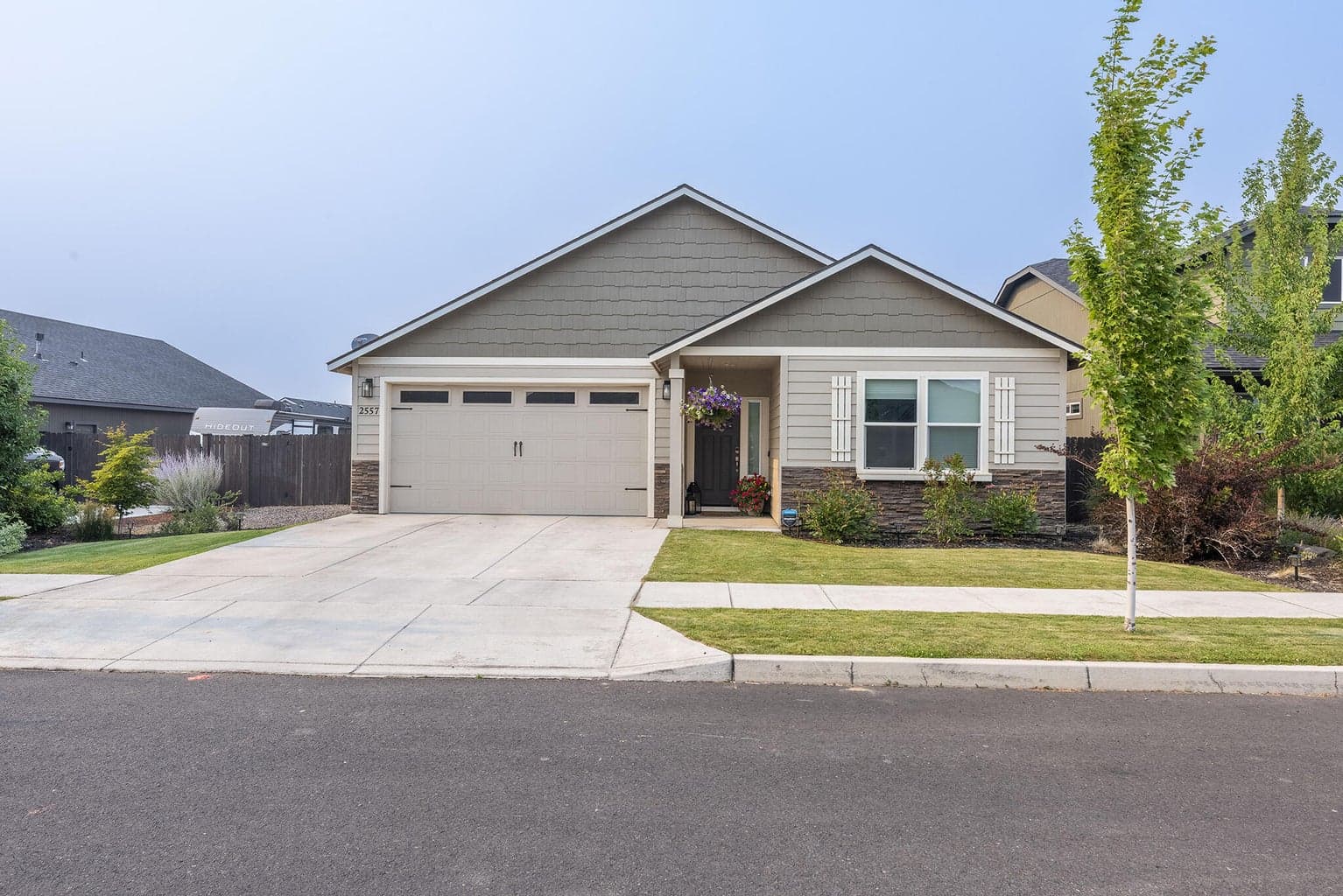 Photo of 2557 Glen Oak 1 of 39