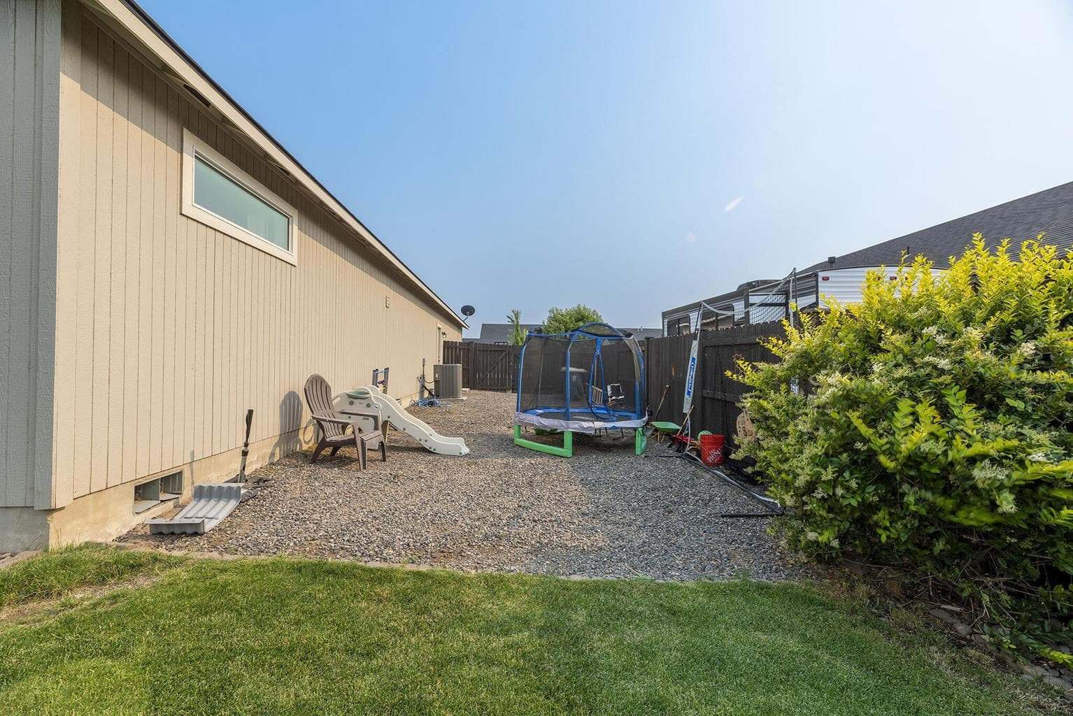 Photo of 2557 NW Glen Oak Avenue 34 of 39