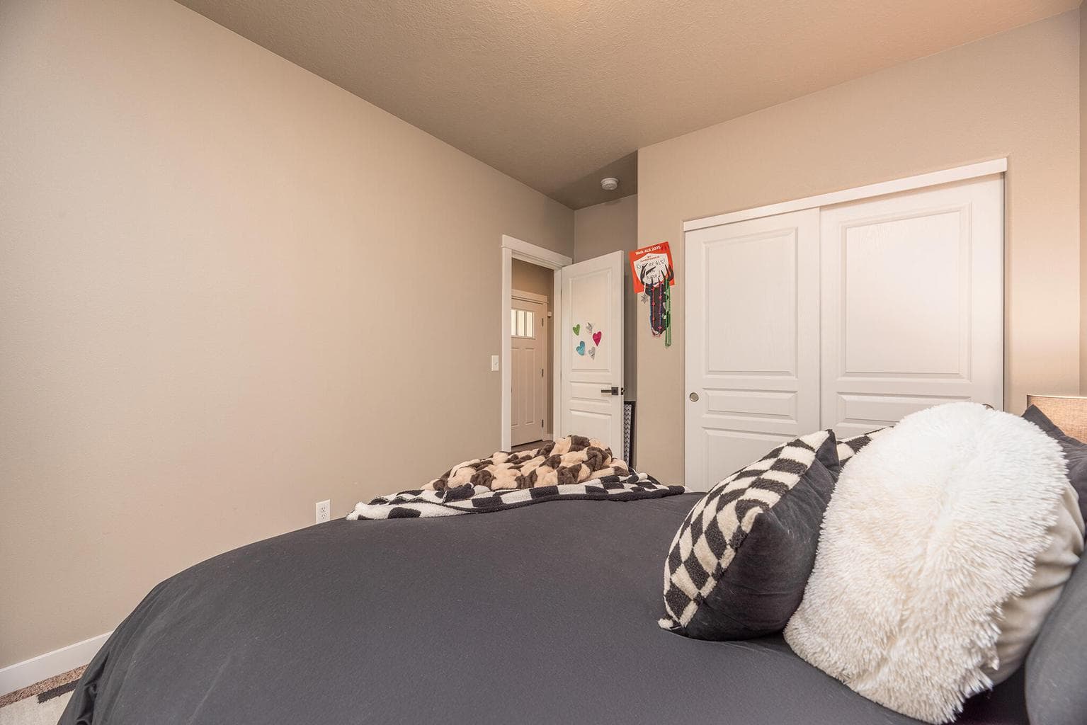 Photo of 2557 NW Glen Oak Avenue 11 of 39