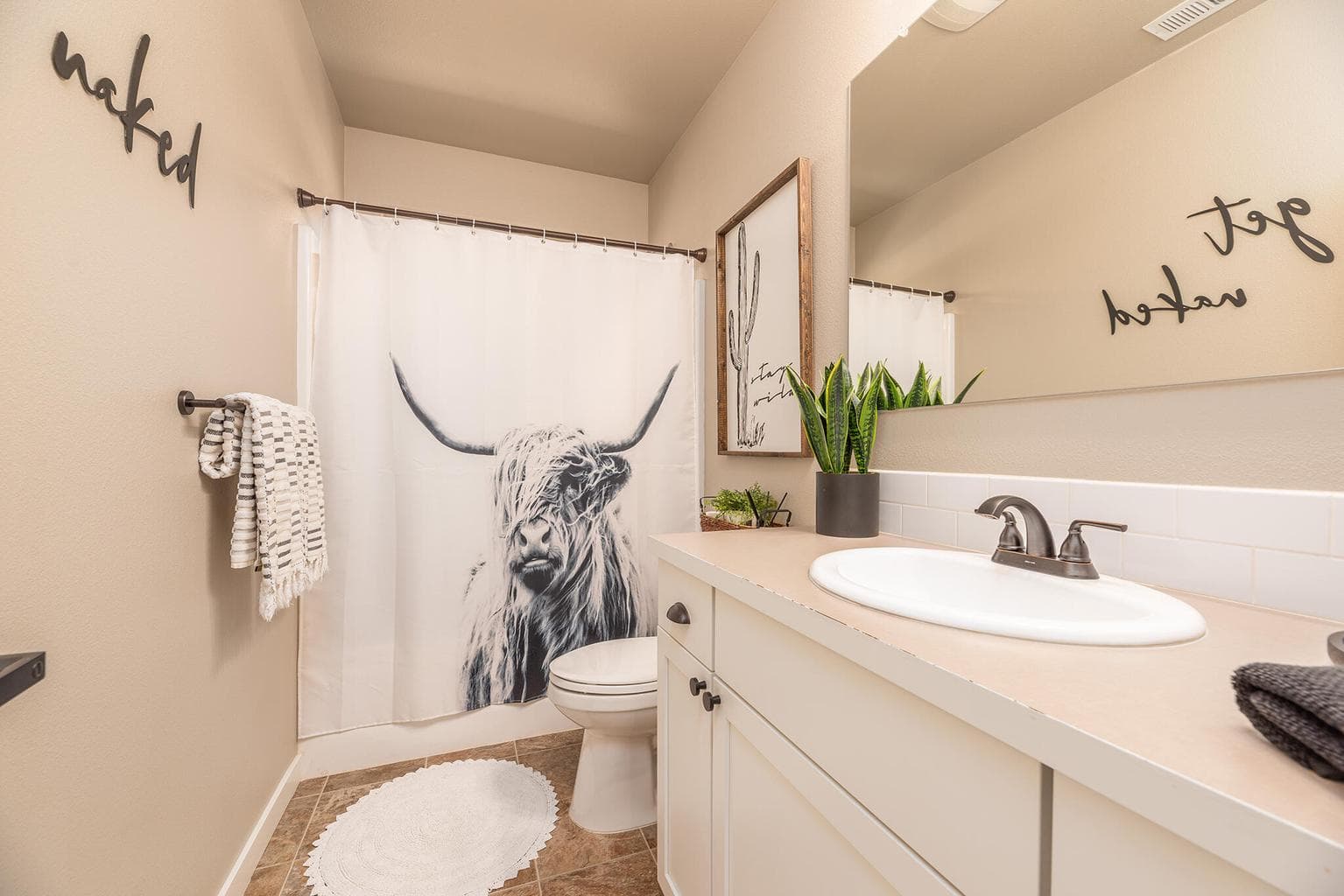 Photo of 2557 NW Glen Oak Avenue 7 of 39