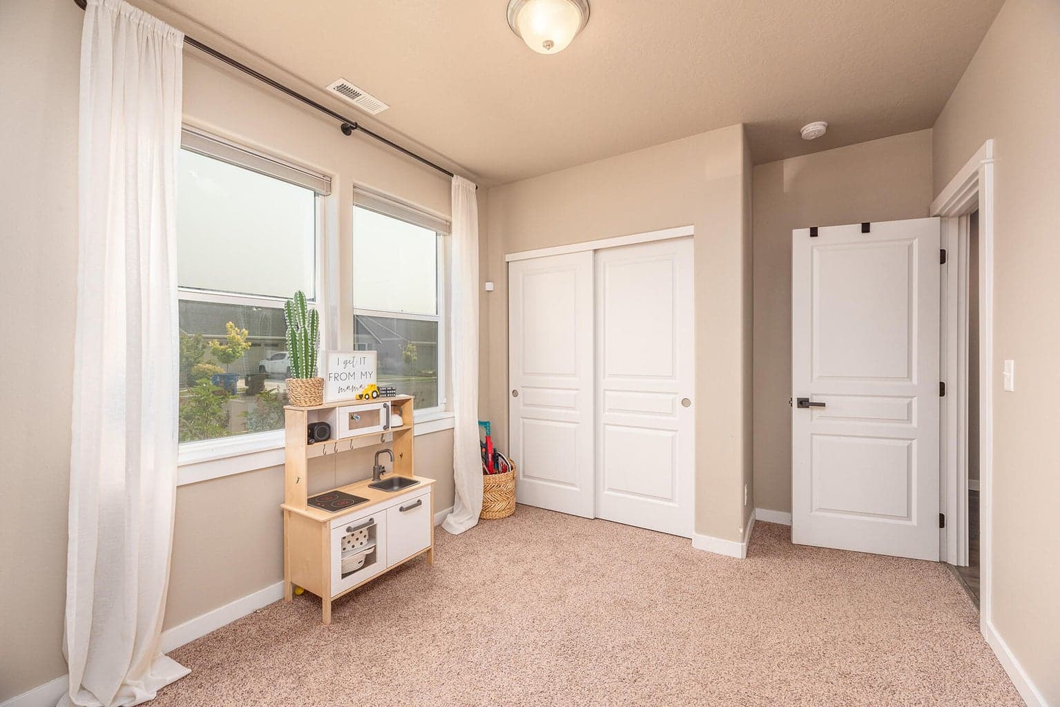 Photo of 2557 NW Glen Oak Avenue 6 of 39