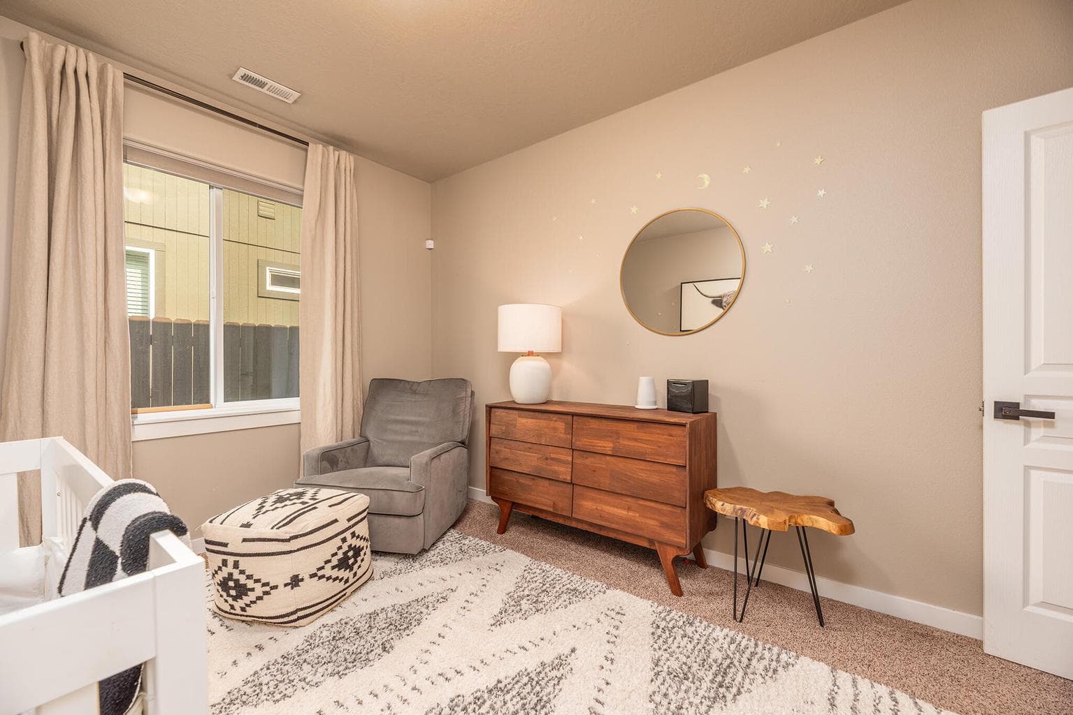 Photo of 2557 NW Glen Oak Avenue 14 of 39