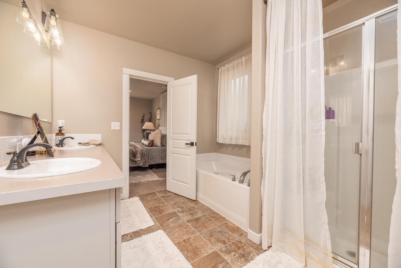 Photo of 2557 NW Glen Oak Avenue 31 of 39