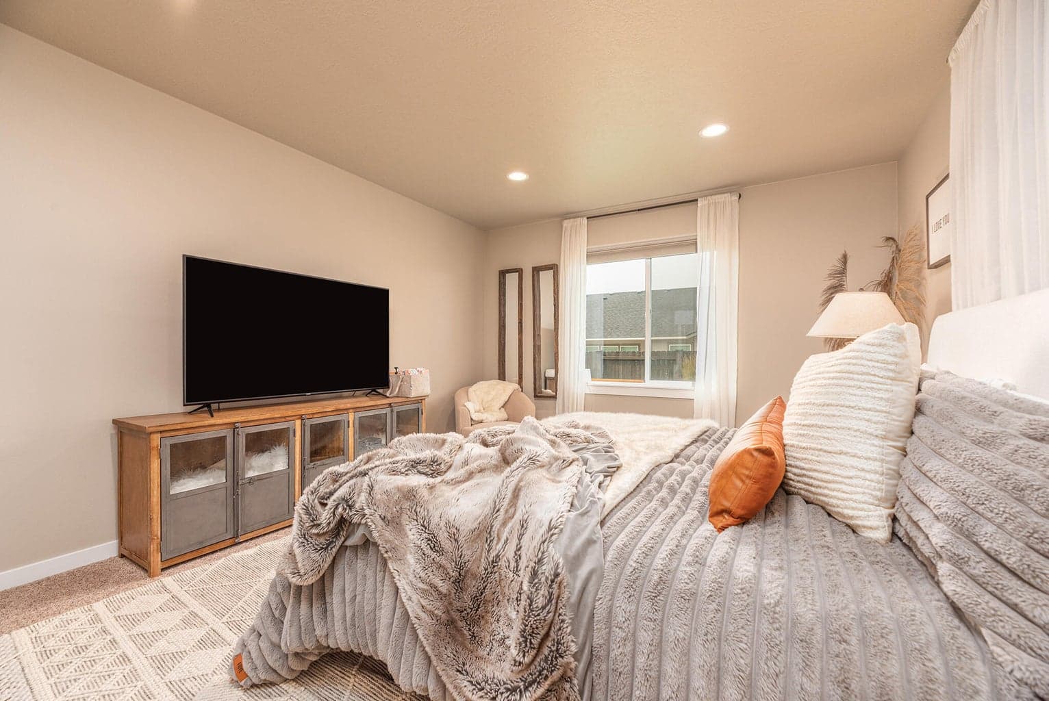 Photo of 2557 NW Glen Oak Avenue 29 of 39