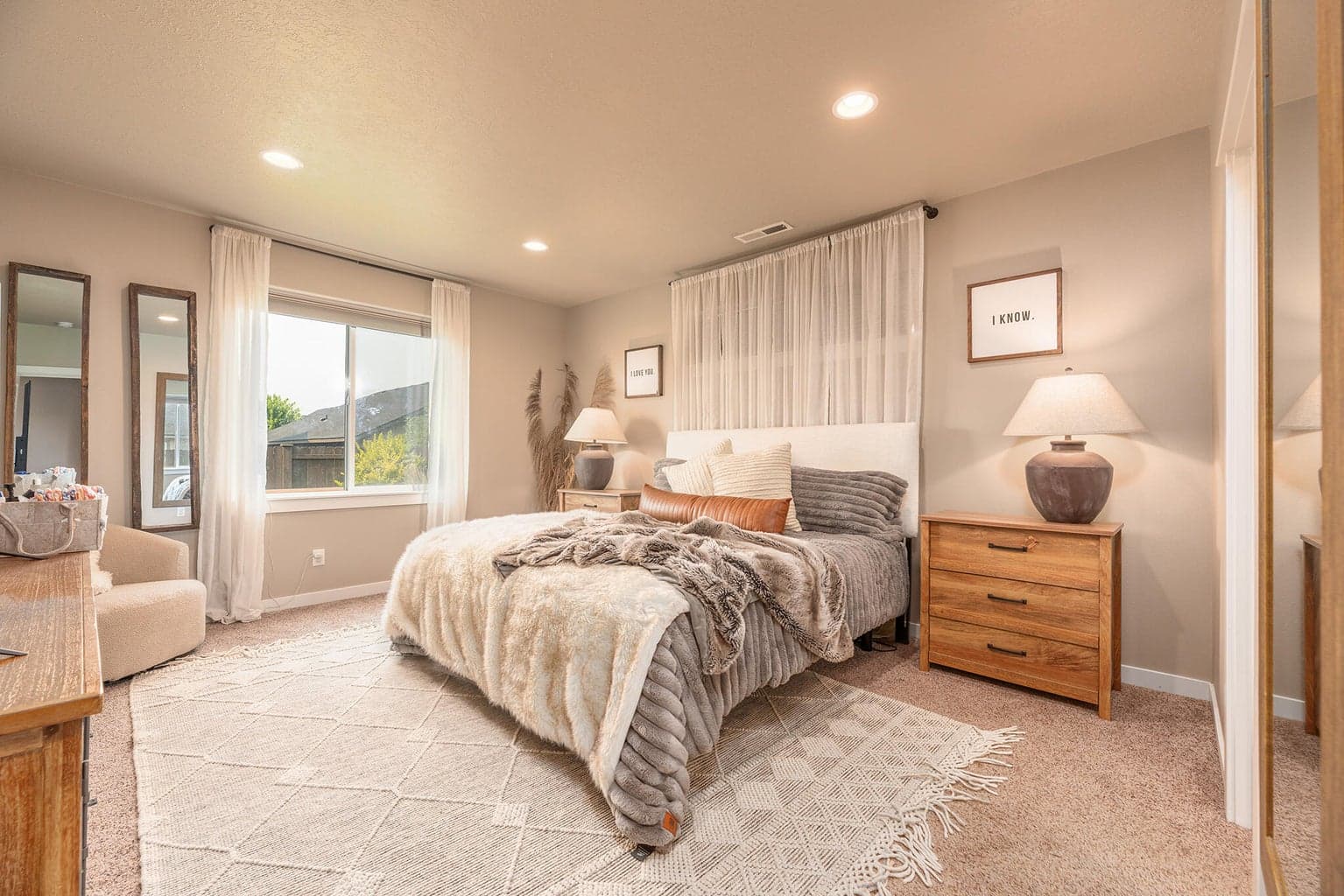 Photo of 2557 NW Glen Oak Avenue 26 of 39