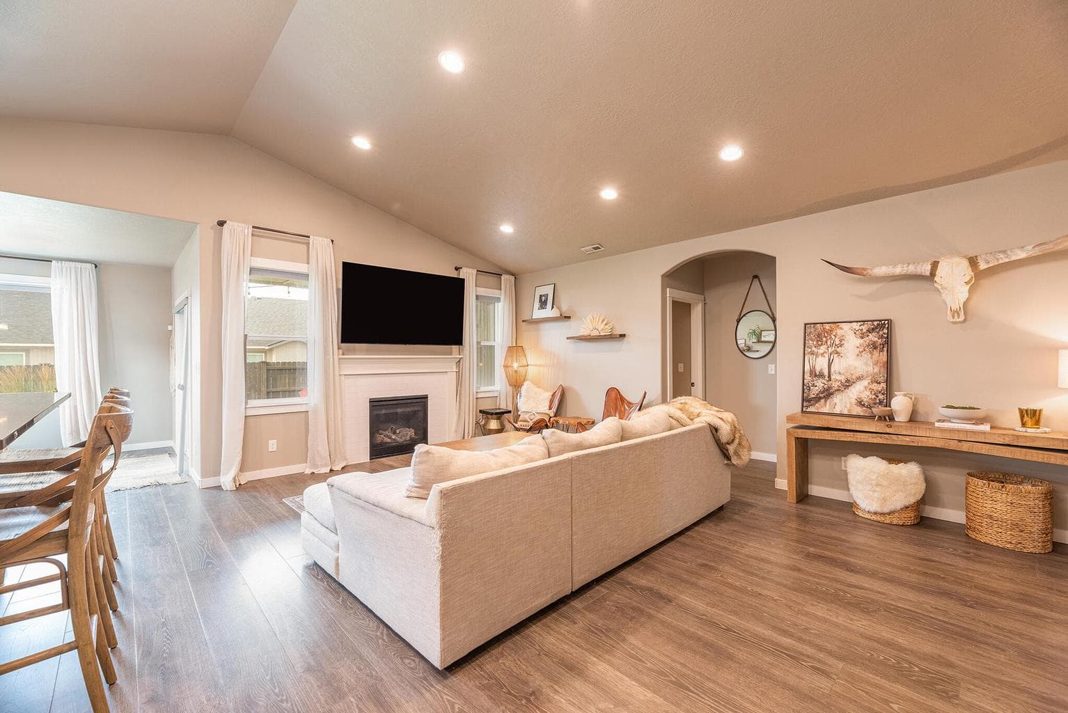 Photo of 2557 NW Glen Oak Avenue 25 of 39