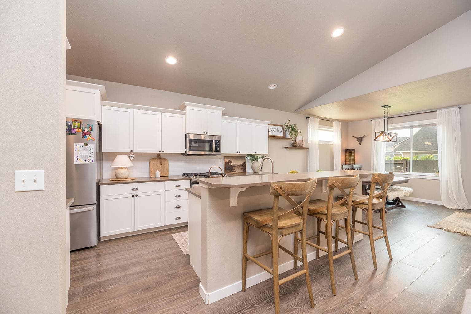 Photo of 2557 NW Glen Oak Avenue 24 of 39