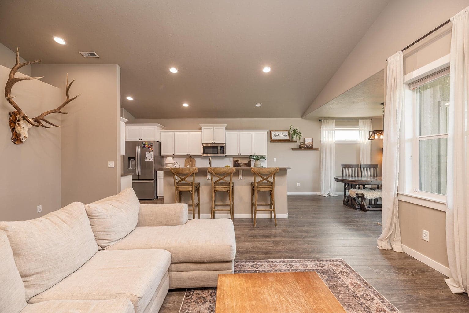 Photo of 2557 NW Glen Oak Avenue 17 of 39