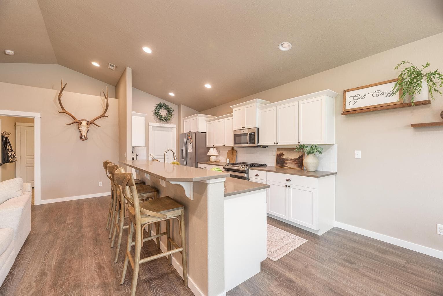 Photo of 2557 NW Glen Oak Avenue 20 of 39