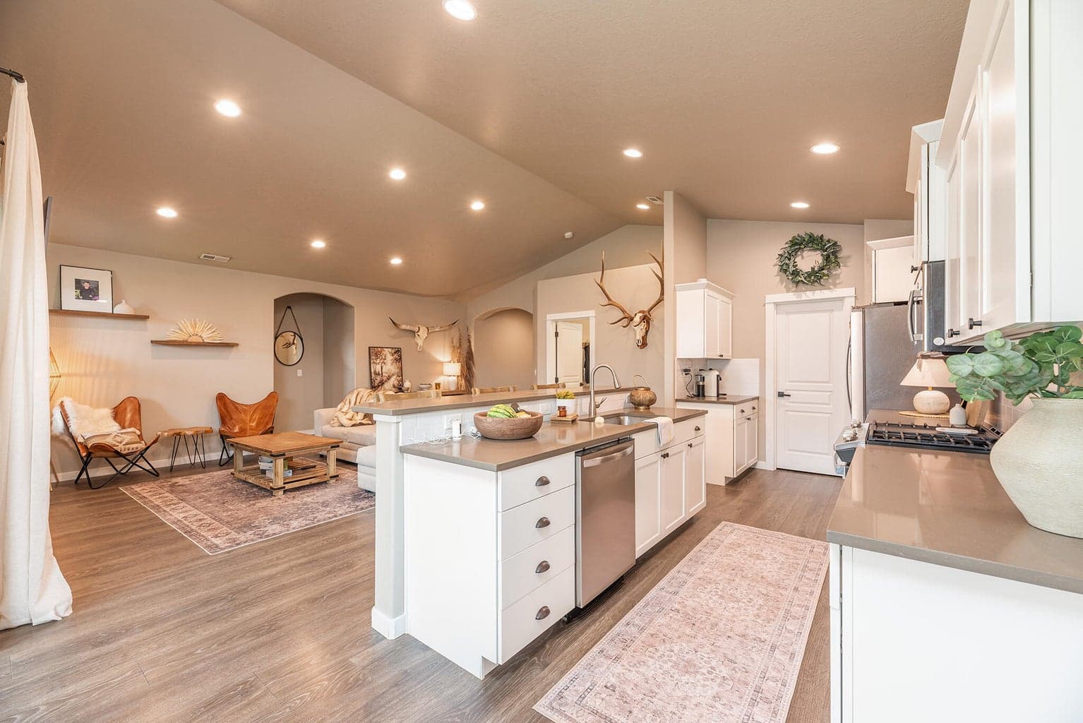 Photo of 2557 NW Glen Oak Avenue 22 of 39