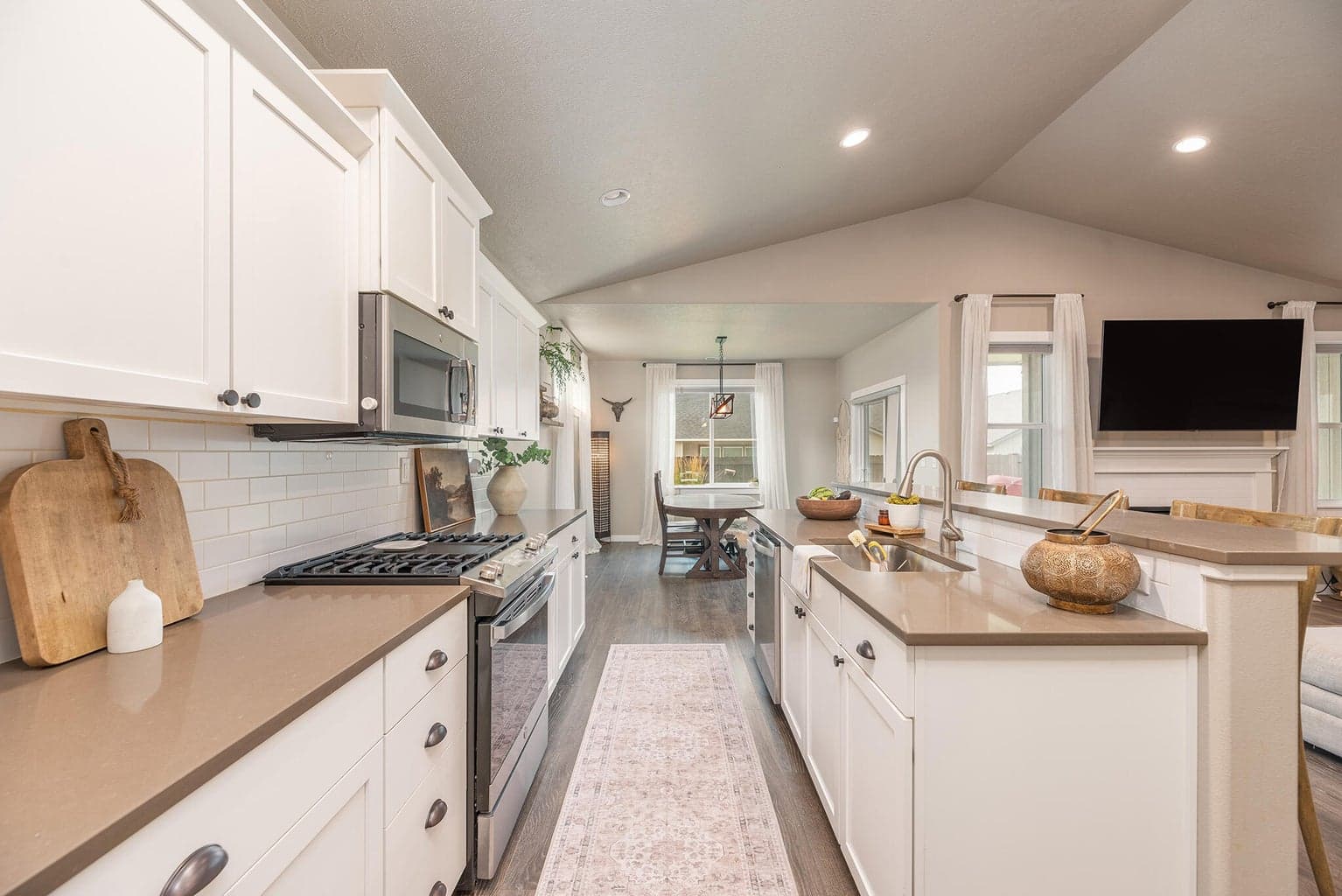 Photo of 2557 NW Glen Oak Avenue 23 of 39