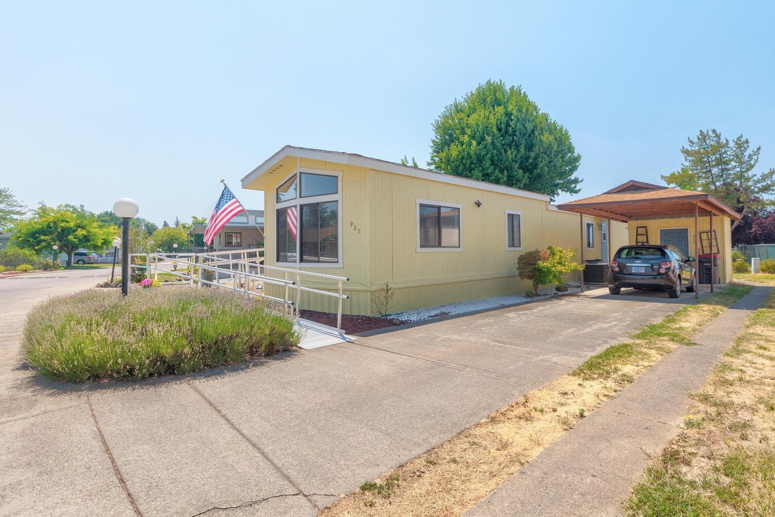 Photo of 925 Carol Rae 4 of 31