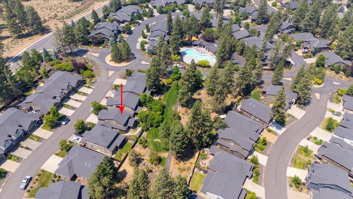 Photo of 60342 Hedgewood 2 of 48