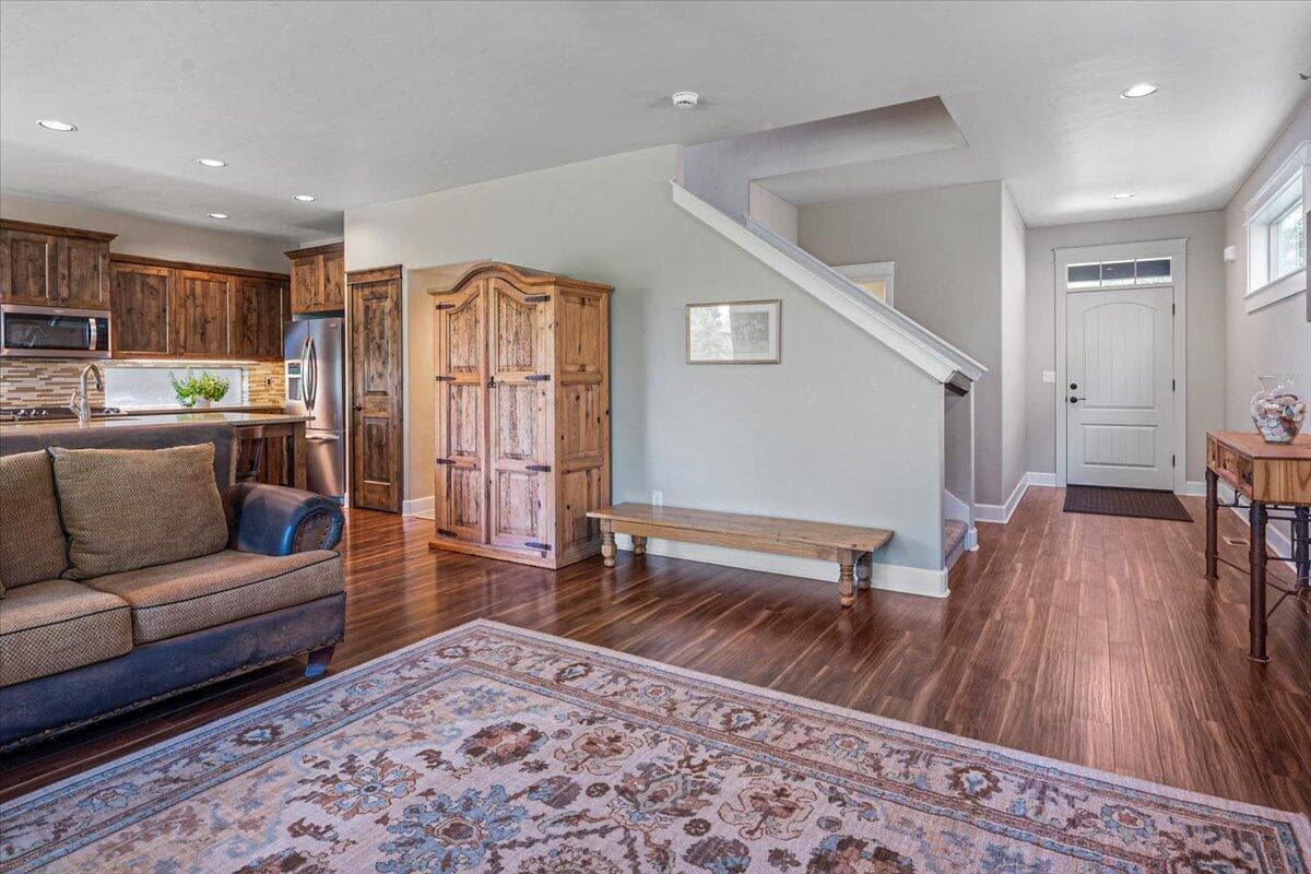 Photo of 60342 SE Hedgewood Lane 10 of 48