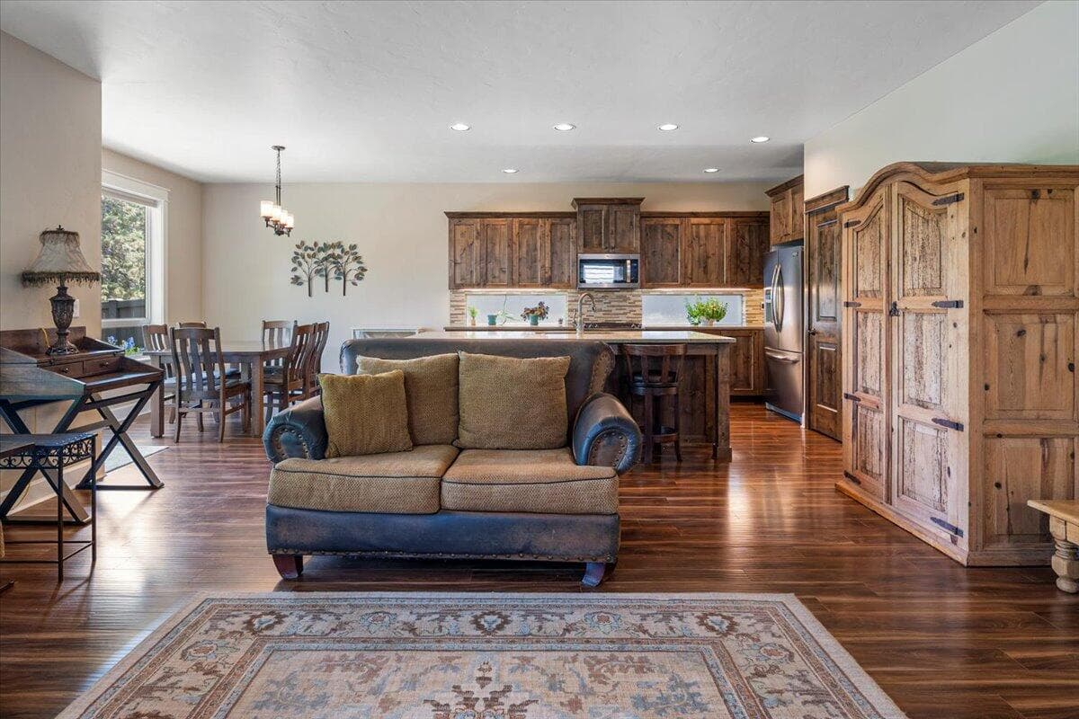 Photo of 60342 SE Hedgewood Lane 11 of 48