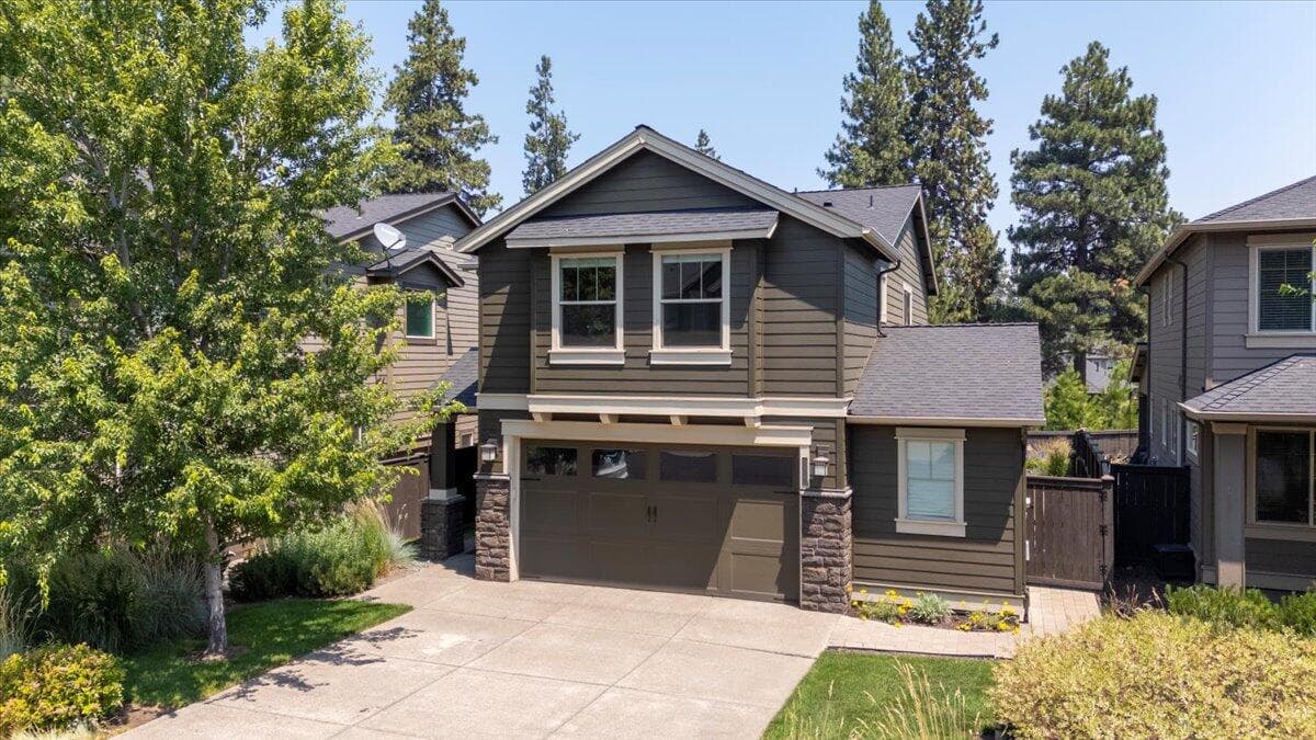 Photo of 60342 Hedgewood 1 of 48
