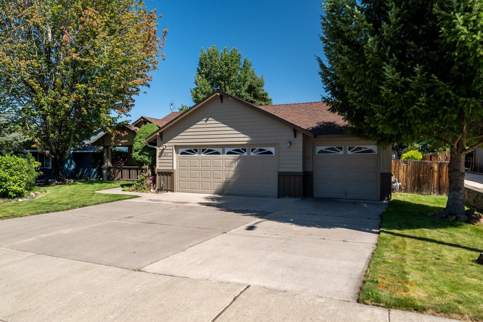 Photo of 857 Poplar 1 of 36