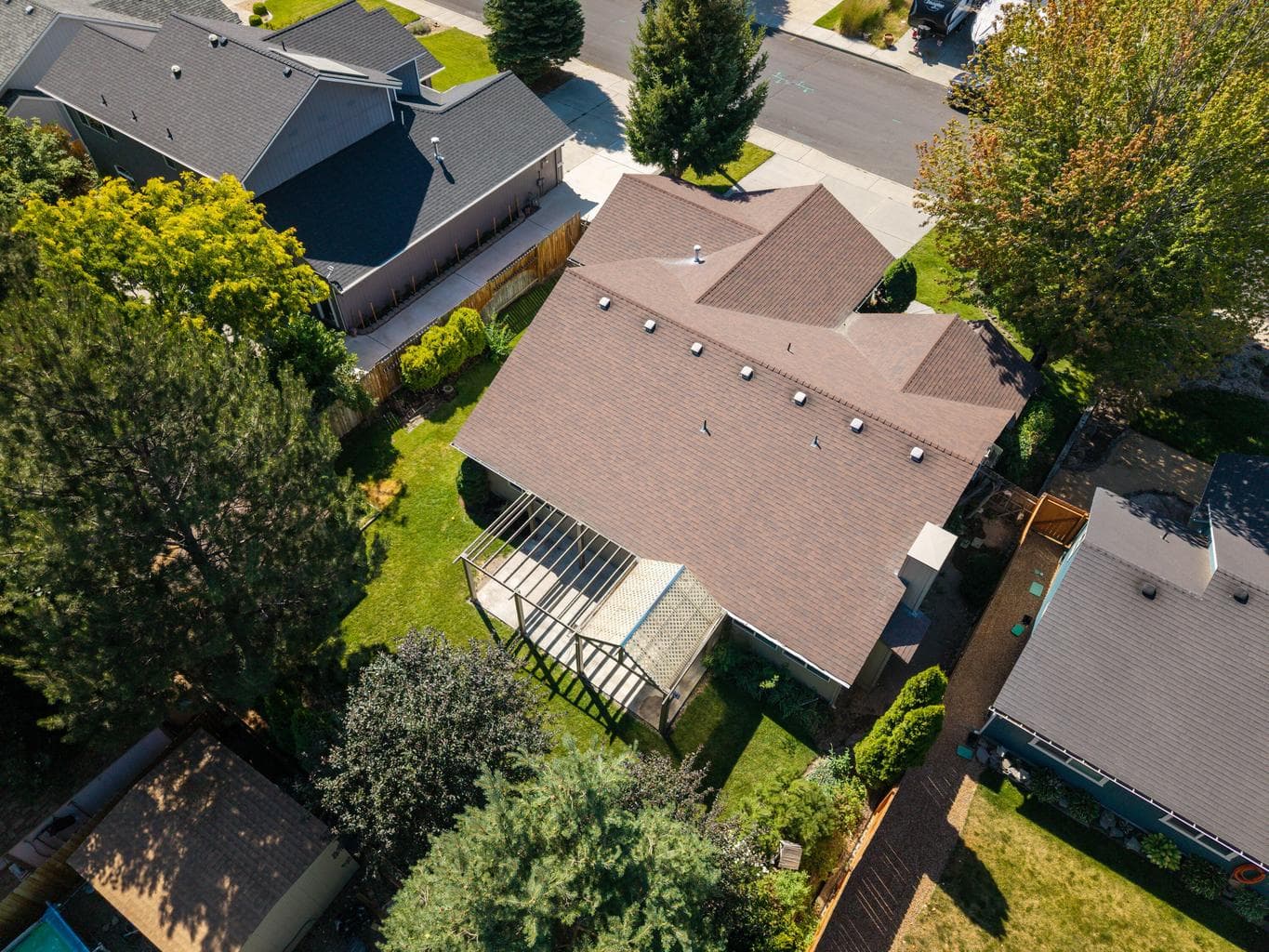 Photo of 857 NW Poplar Avenue 30 of 36