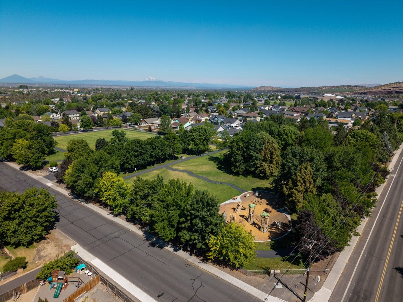 Photo of 857 NW Poplar Avenue 33 of 36