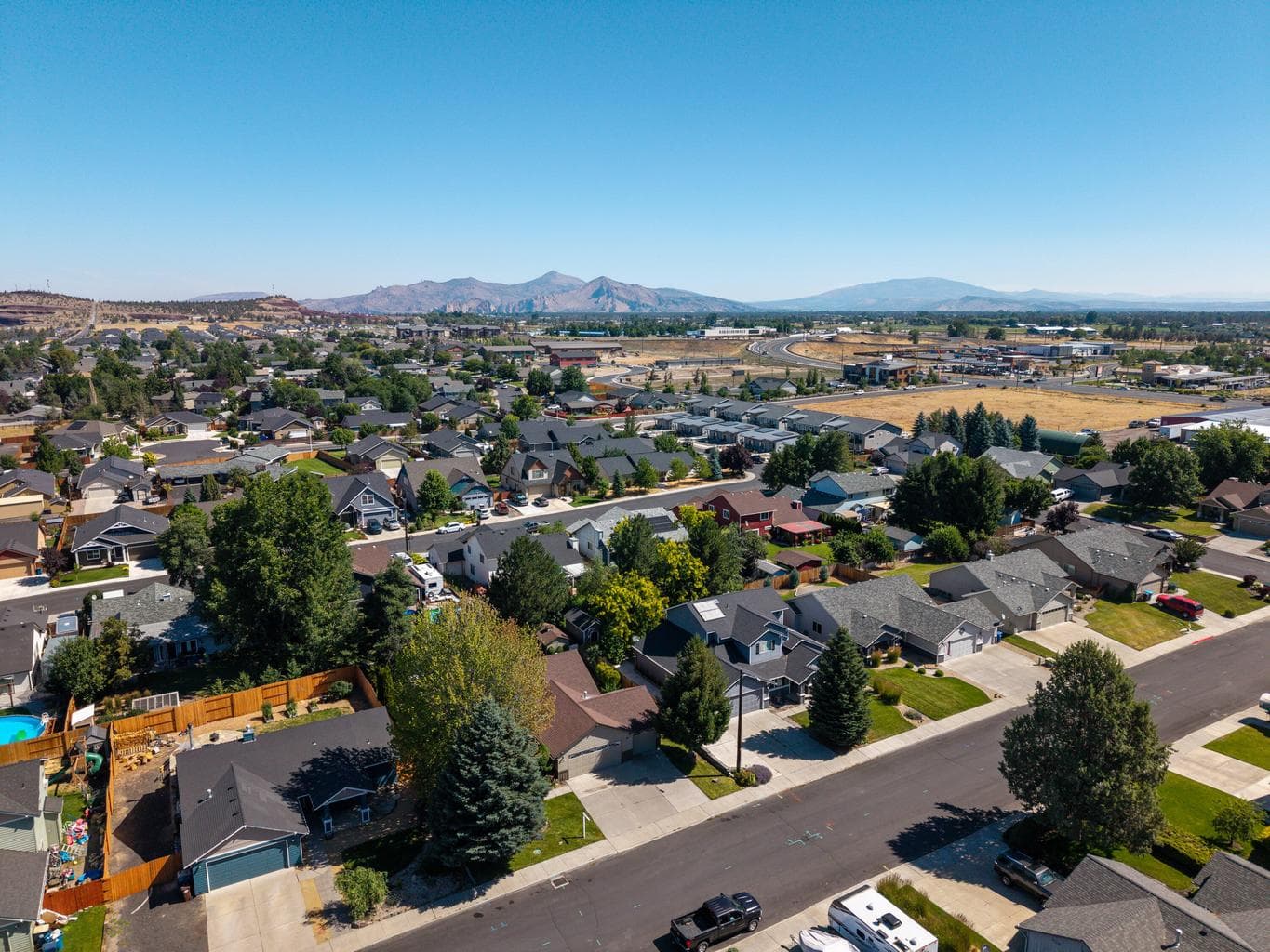 Photo of 857 NW Poplar Avenue 34 of 36