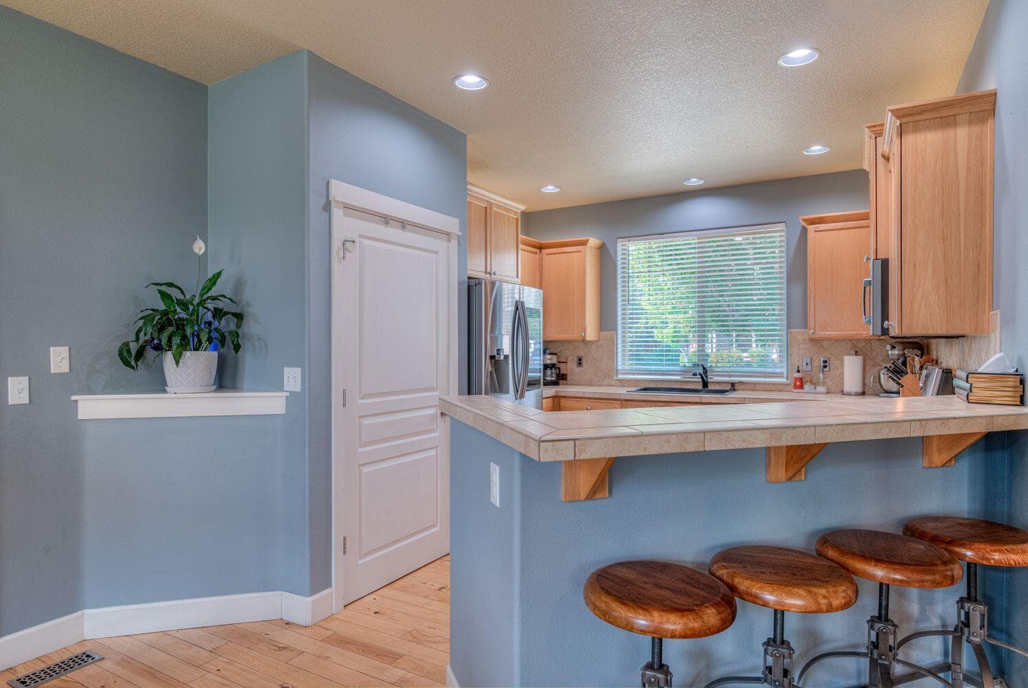 Photo of 630 NW 28th Street 6 of 35