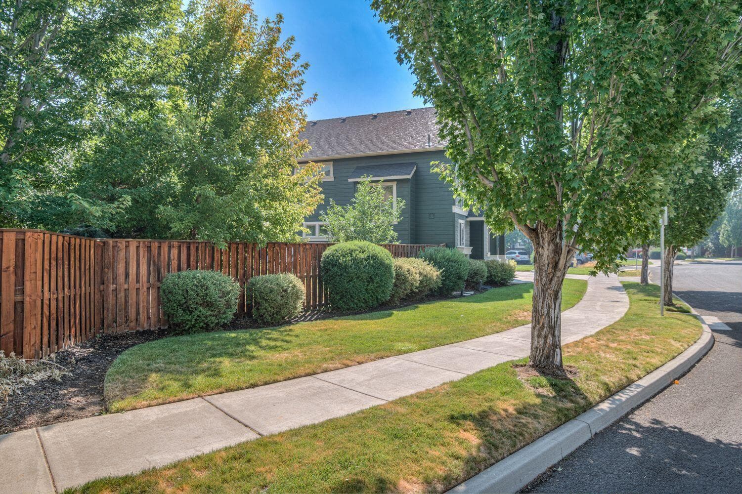 Photo of 630 28th 3 of 35