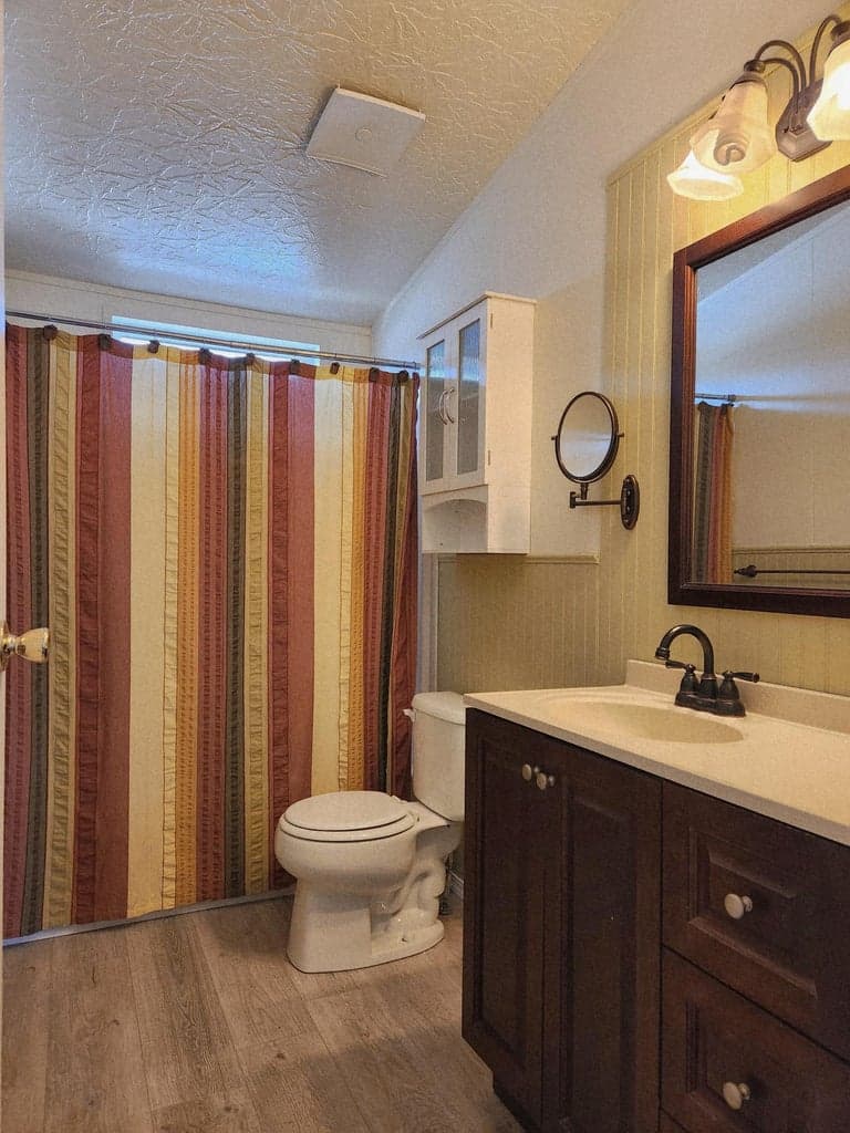 Guest bath.