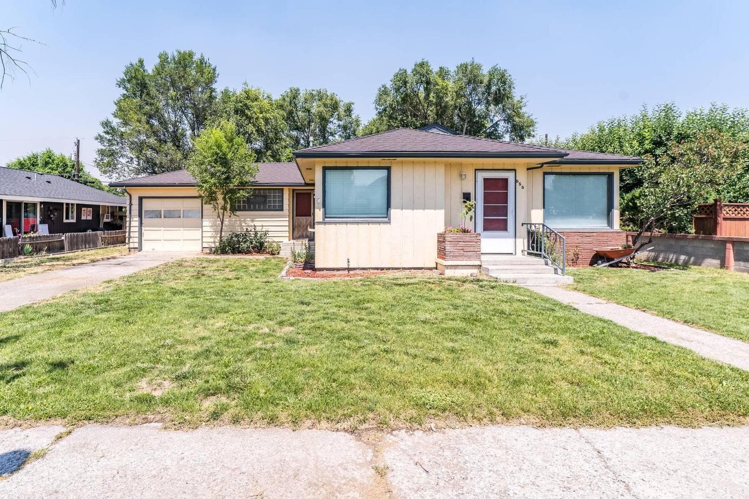 Photo of 555 4th 2 of 20