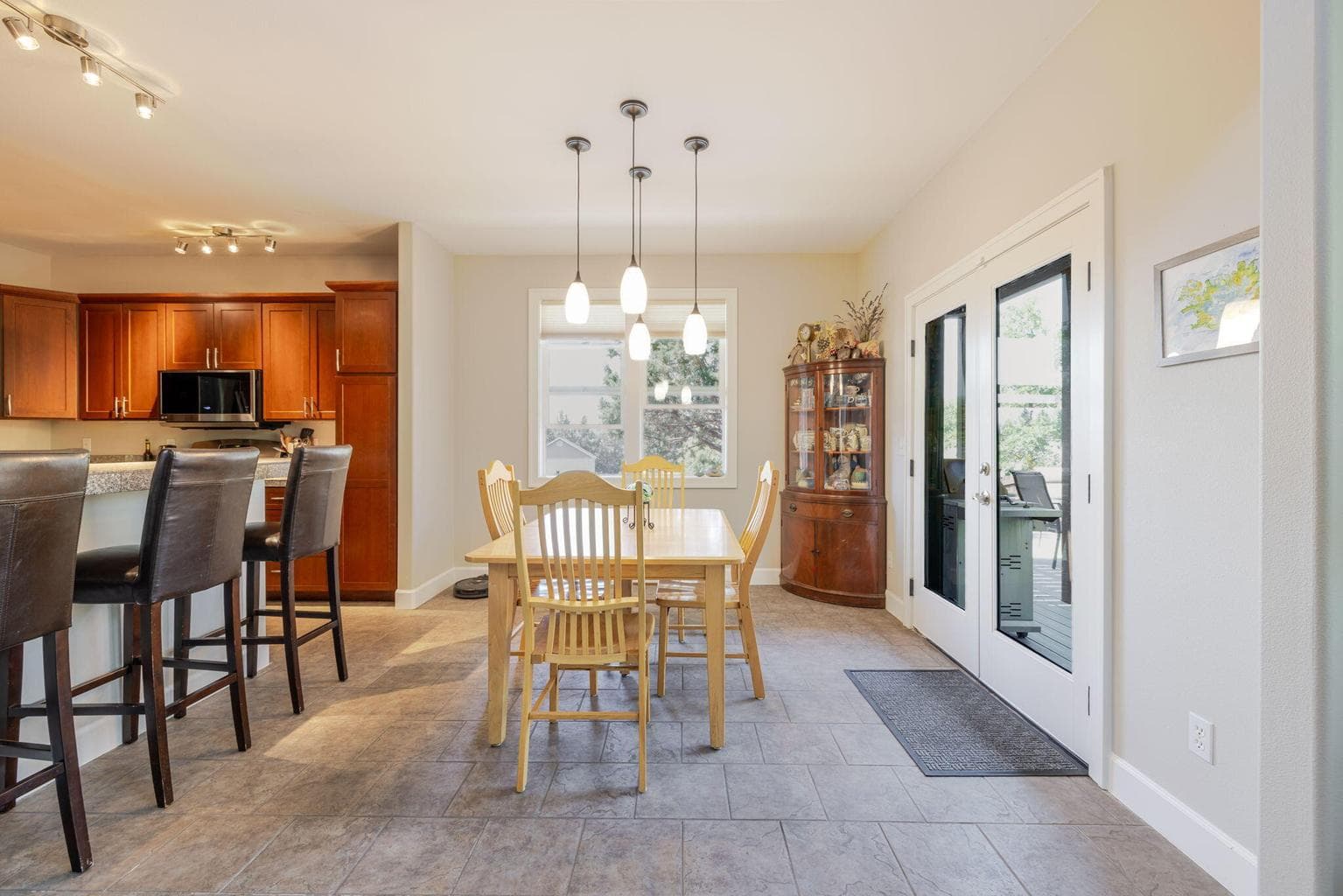 Photo of 63225 NE Eastview Drive 11 of 37