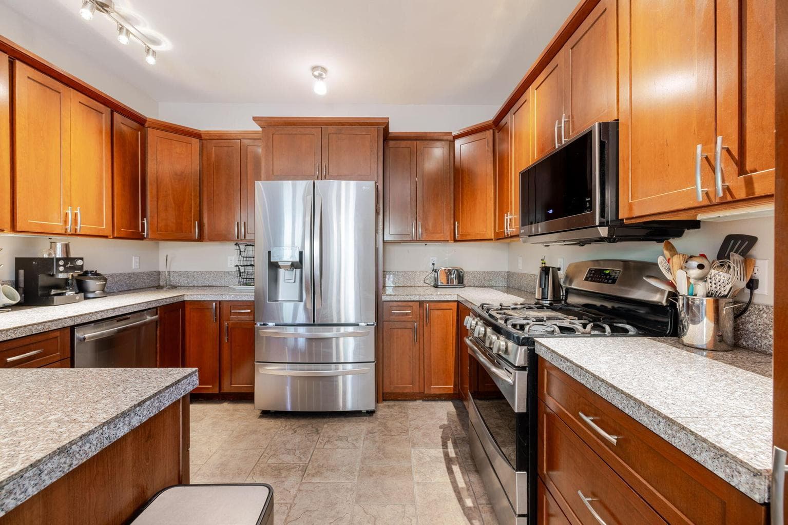 Photo of 63225 NE Eastview Drive 13 of 37