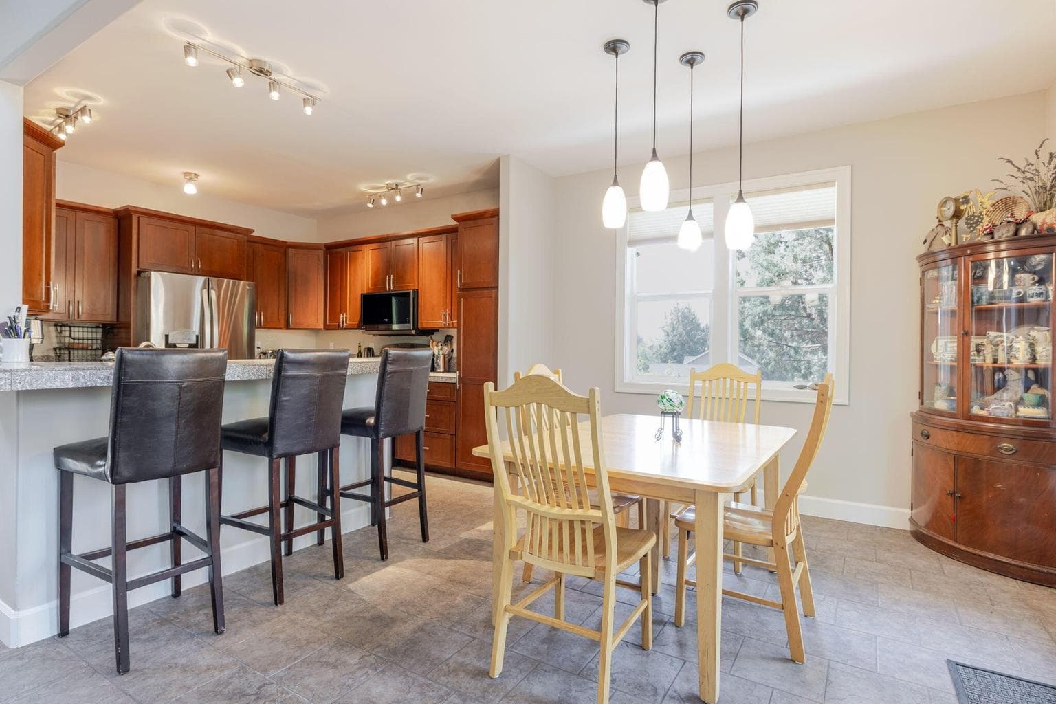 Photo of 63225 NE Eastview Drive 12 of 37