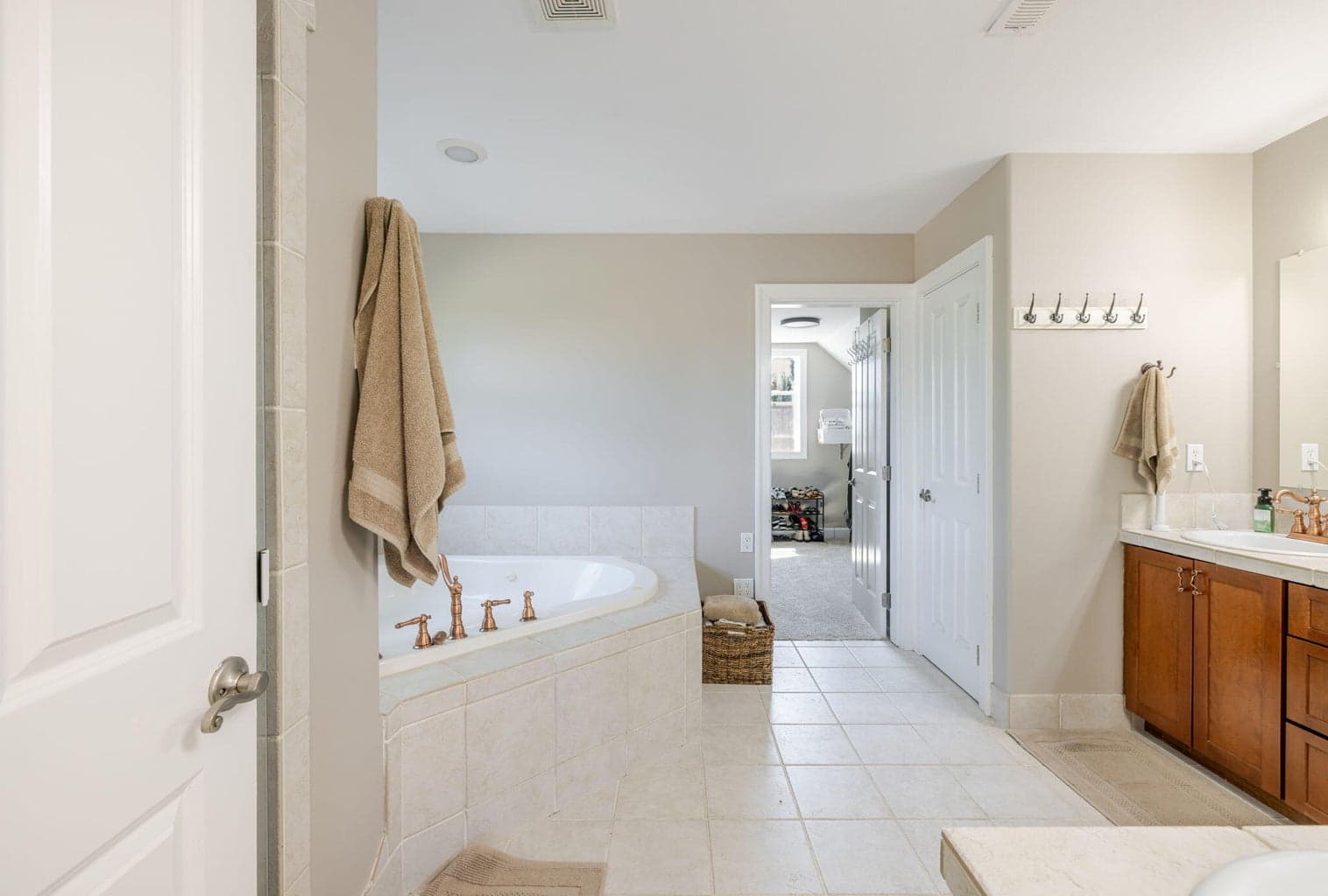 Photo of 63225 NE Eastview Drive 23 of 37