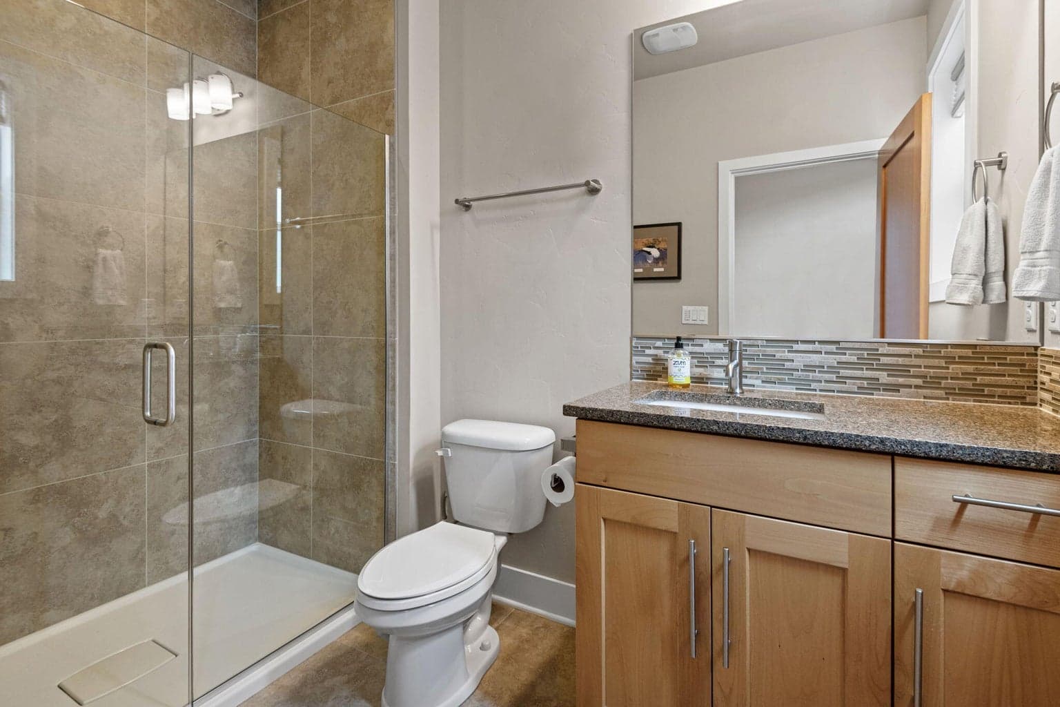Photo of 892 SW Theater Drive 17 of 33