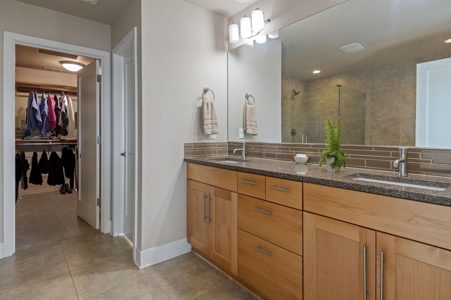 Photo of 892 SW Theater Drive 22 of 33